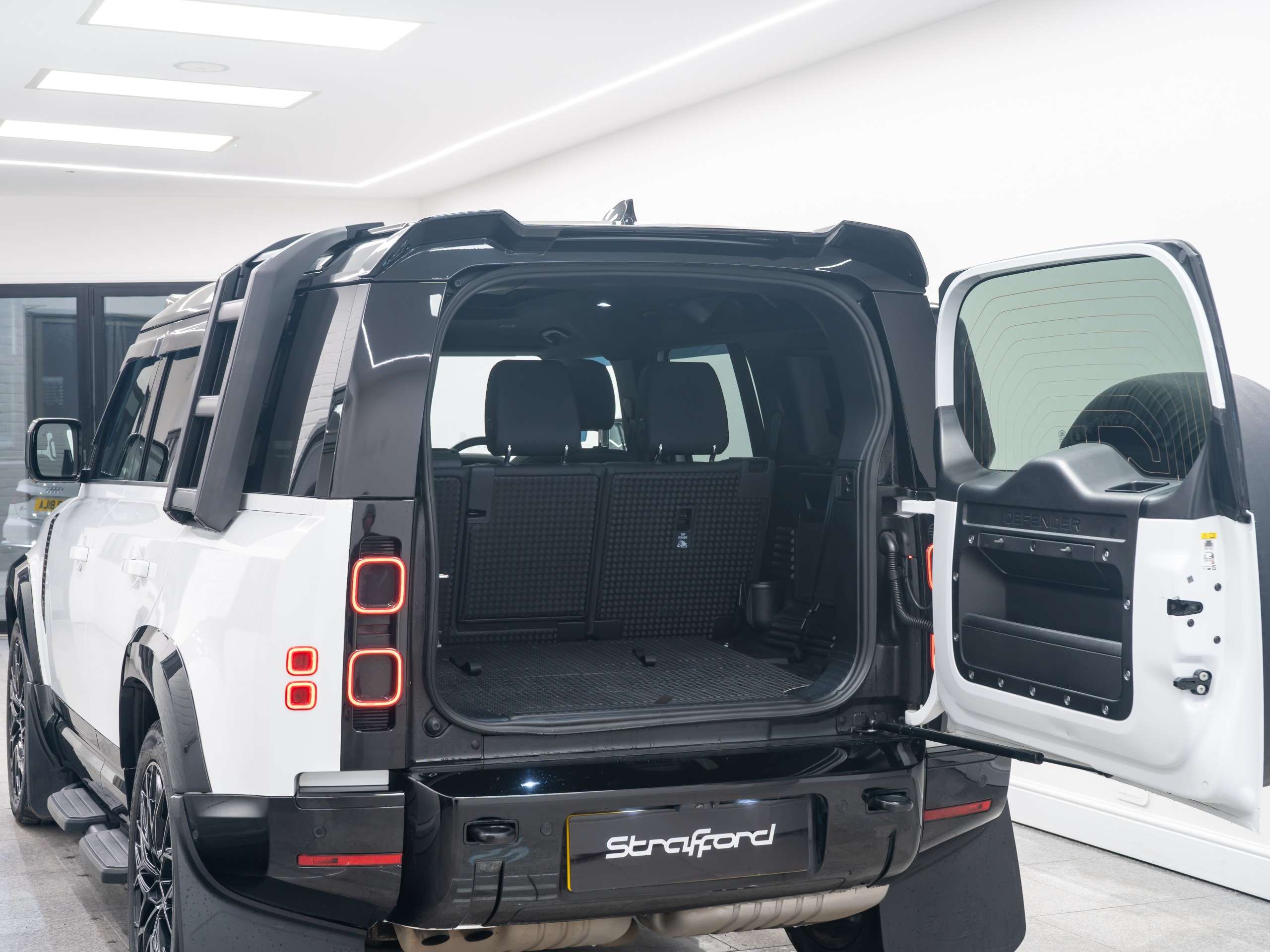 2025 LAND ROVER DEFENDER 110 2025 LAND ROVER DEFENDER 110