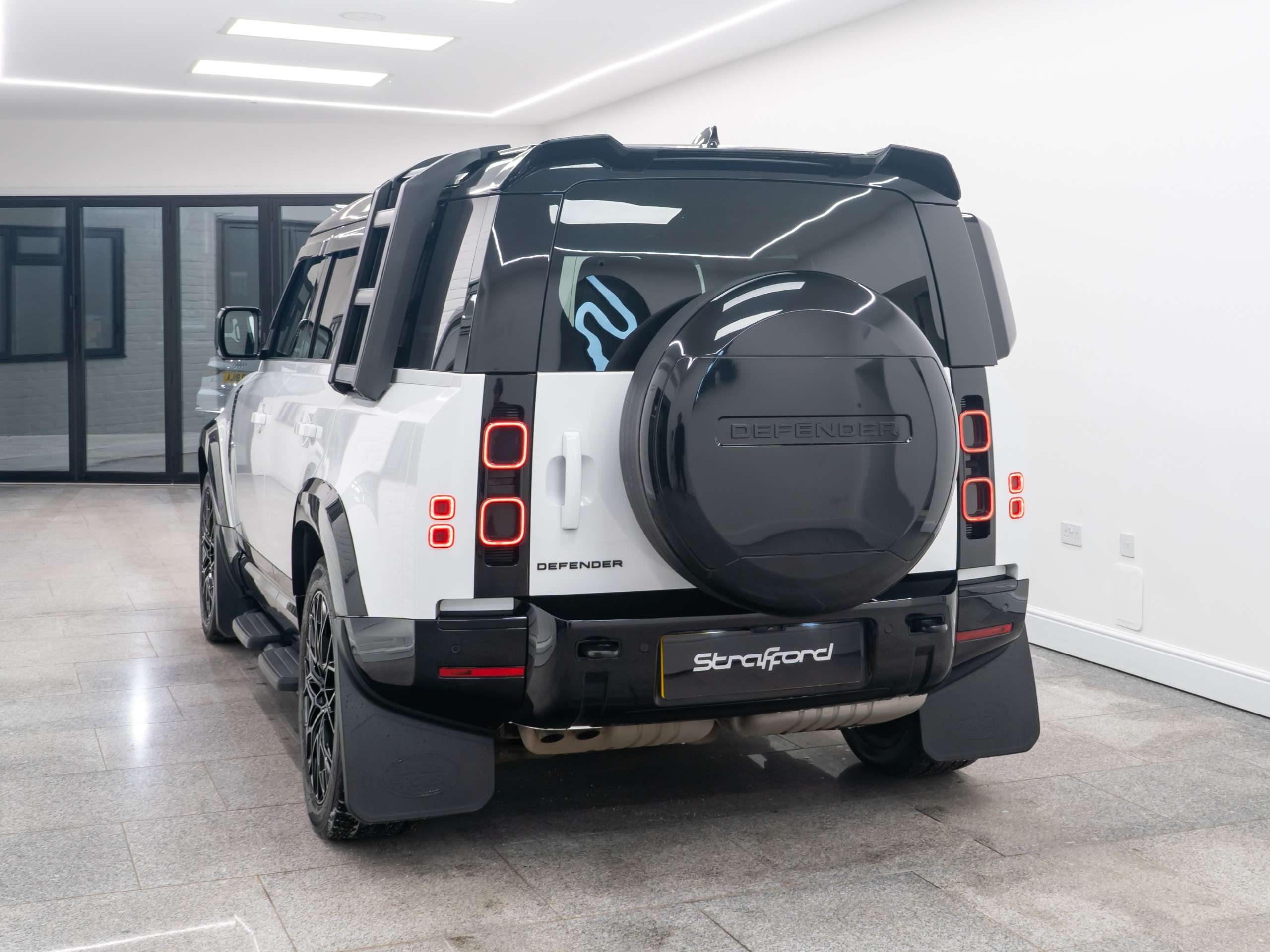 A 2025 LAND ROVER DEFENDER 110 3.0 D250 MHEV X-Dynamic SE SUV 5dr Diesel Auto 4WD Euro 6 (s/s) (250 ps) A 2025 LAND ROVER DEFENDER 110 3.0 D250 MHEV X-Dynamic SE SUV 5dr Diesel Auto 4WD Euro 6 (s/s) (250 ps)