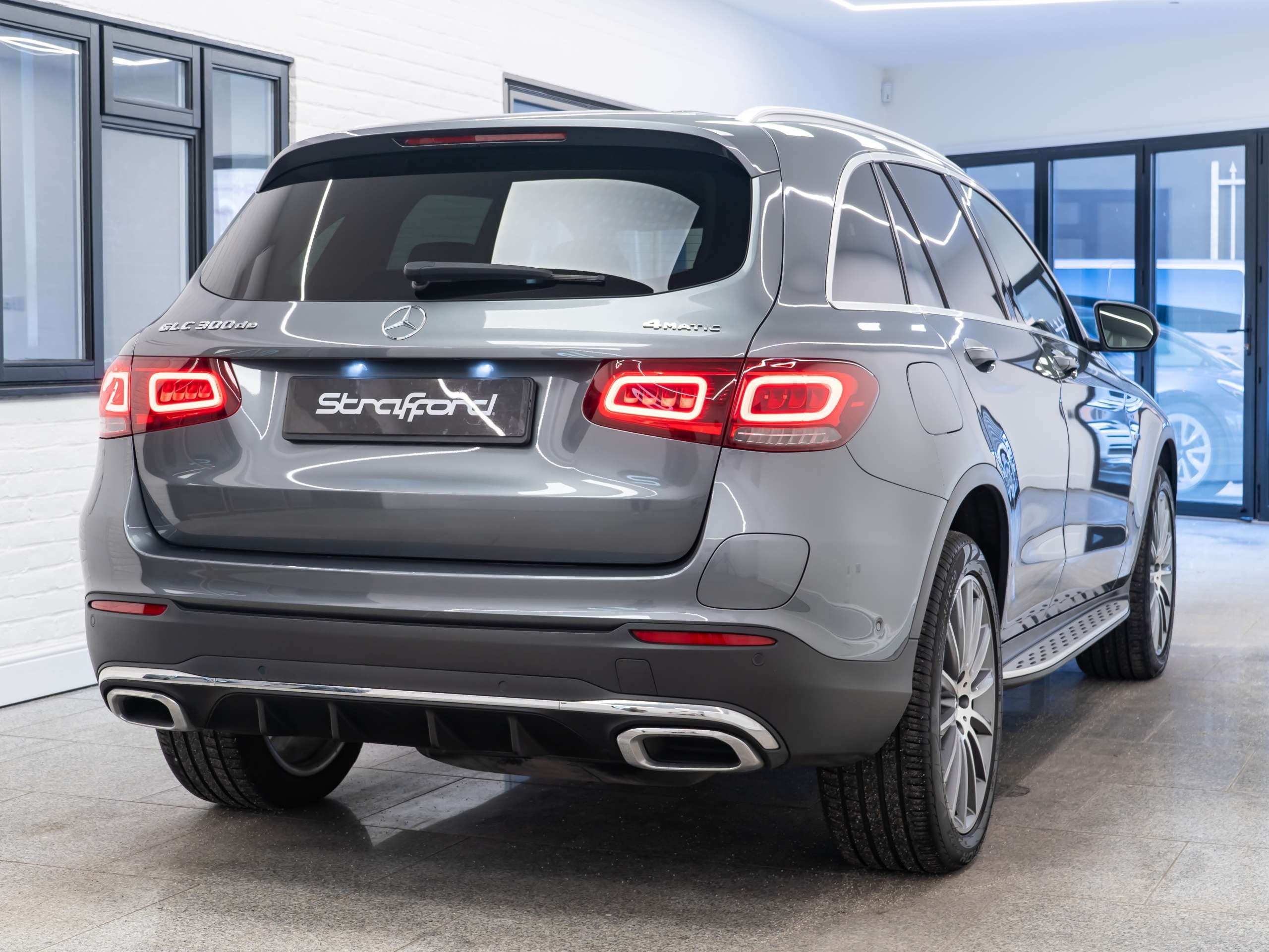 A 2020 MERCEDES-BENZ GLC 2.0 GLC300de 13.5kWh AMG Line (Premium) SUV 5dr Diesel Plug-in Hybrid G-Tronic+ 4MATIC Euro 6 (s/s) (306 ps) A 2020 MERCEDES-BENZ GLC 2.0 GLC300de 13.5kWh AMG Line (Premium) SUV 5dr Diesel Plug-in Hybrid G-Tronic+ 4MATIC Euro 6 (s/s) (306 ps)