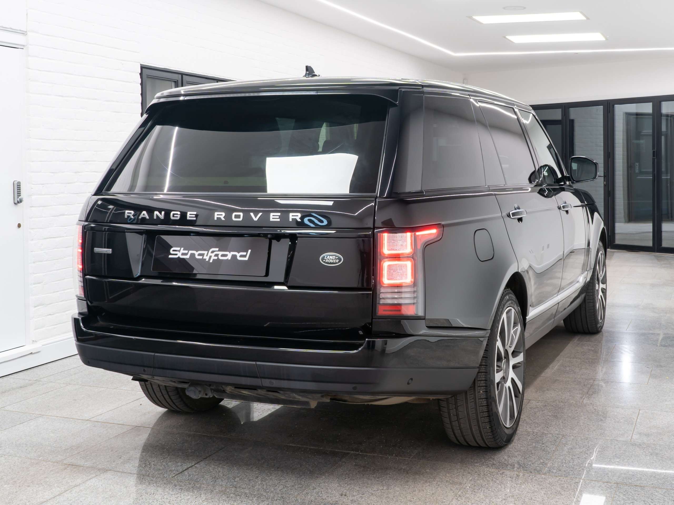 A 2016 LAND ROVER RANGE ROVER 5.0 V8 Autobiography SUV 5dr Petrol Auto 4WD Euro 6 (s/s) LWB (510 ps) A 2016 LAND ROVER RANGE ROVER 5.0 V8 Autobiography SUV 5dr Petrol Auto 4WD Euro 6 (s/s) LWB (510 ps)