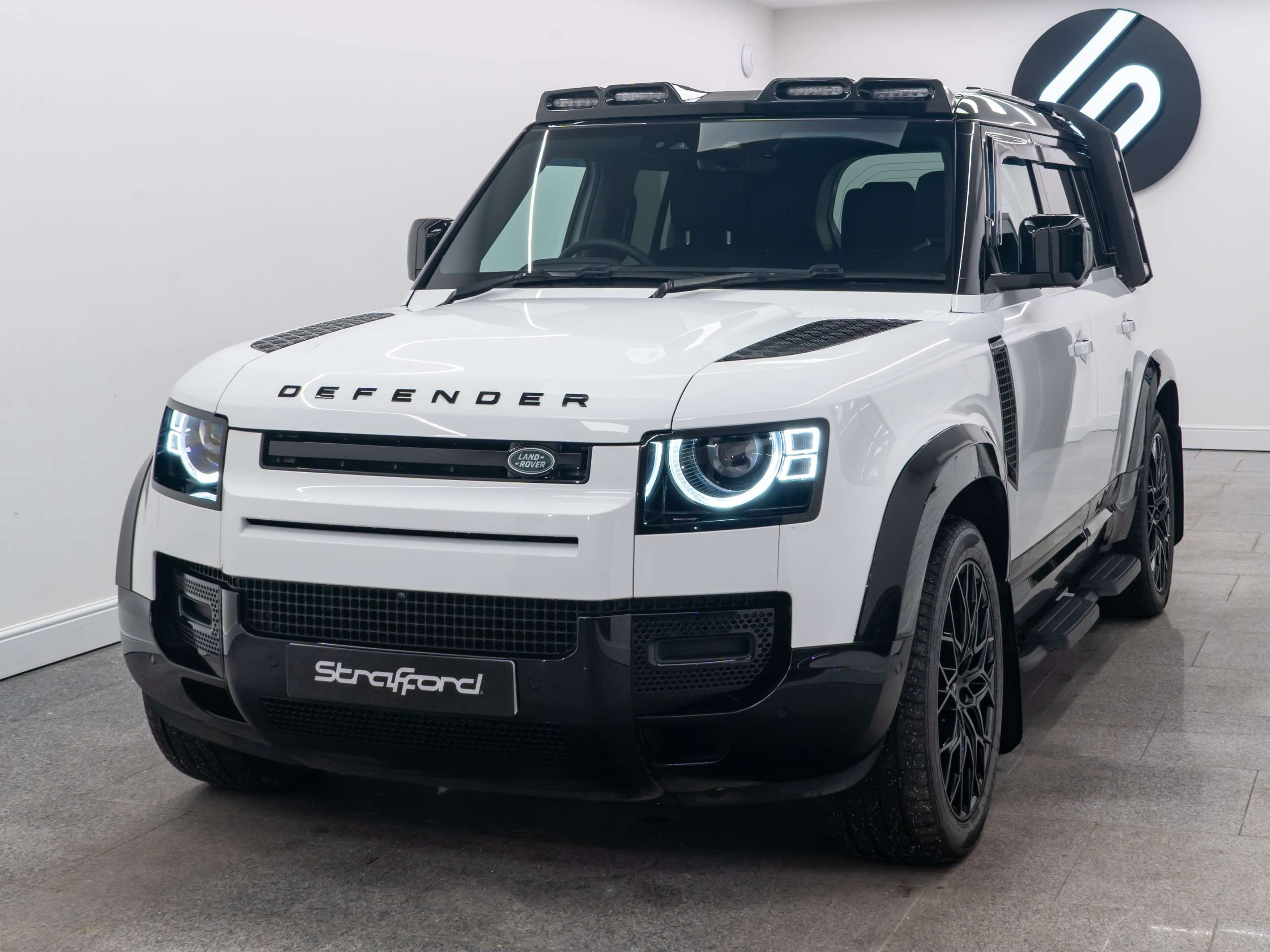 A 2025 LAND ROVER DEFENDER 110 3.0 D250 MHEV X-Dynamic SE SUV 5dr Diesel Auto 4WD Euro 6 (s/s) (250 ps) A 2025 LAND ROVER DEFENDER 110 3.0 D250 MHEV X-Dynamic SE SUV 5dr Diesel Auto 4WD Euro 6 (s/s) (250 ps)