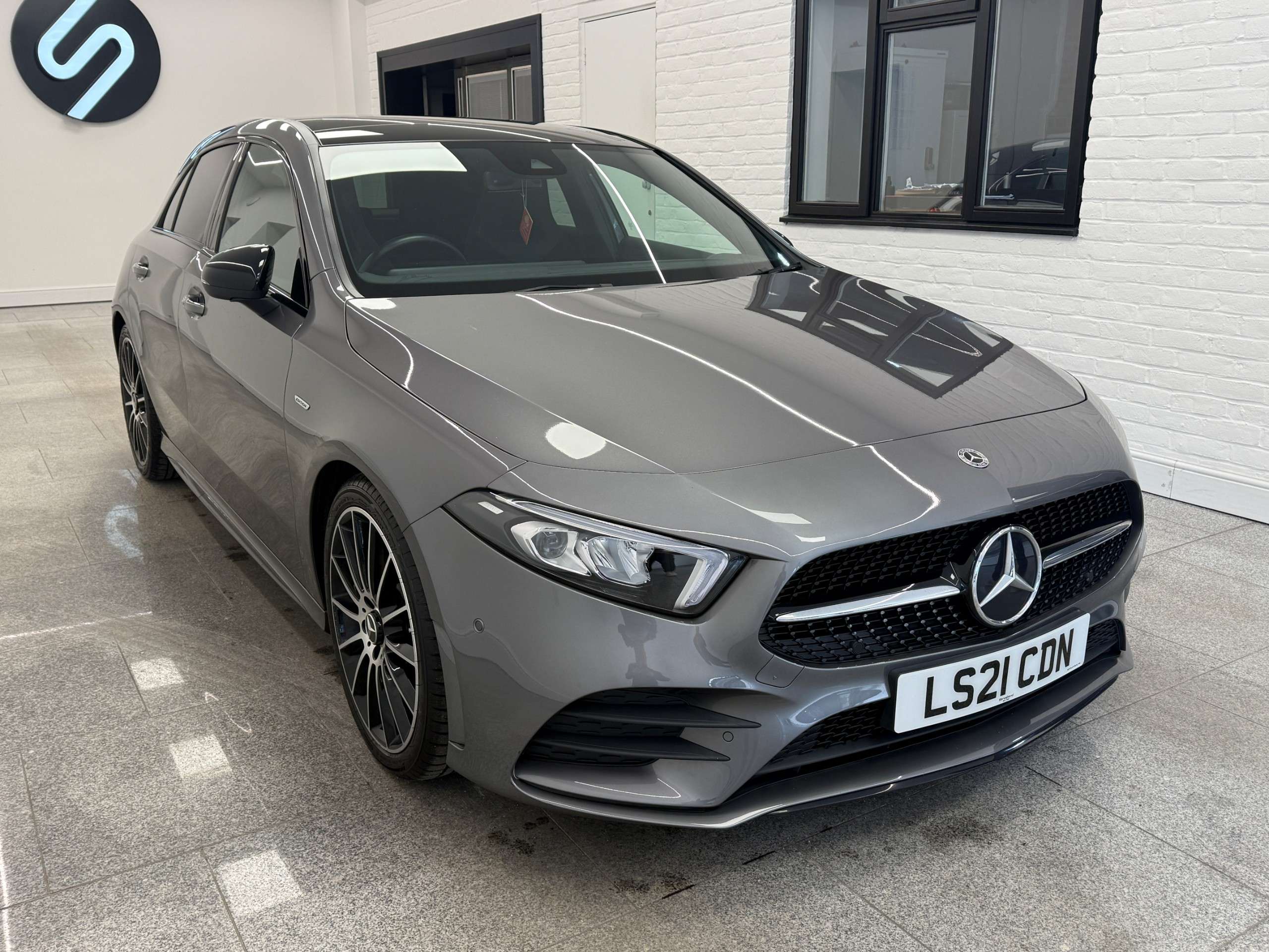 A 2021 MERCEDES-BENZ A CLASS 1.3 A200 Exclusive Edition Hatchback 5dr Petrol 7G-DCT Euro 6 (s/s) (163 ps) A 2021 MERCEDES-BENZ A CLASS 1.3 A200 Exclusive Edition Hatchback 5dr Petrol 7G-DCT Euro 6 (s/s) (163 ps)