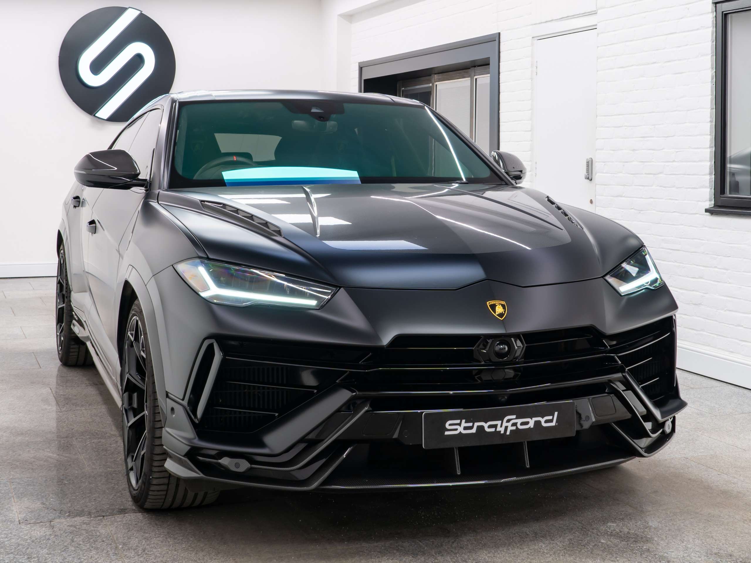 A 2023 LAMBORGHINI URUS 4.0 V8 BiTurbo Performante Auto 4WD Euro 6 5dr A 2023 LAMBORGHINI URUS 4.0 V8 BiTurbo Performante Auto 4WD Euro 6 5dr