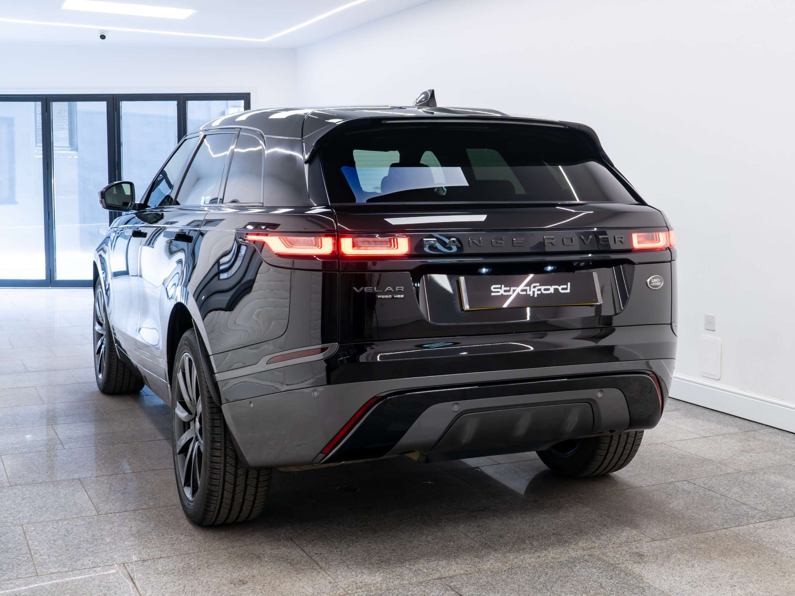 A 2018 LAND ROVER RANGE ROVER VELAR 2.0 P250 R-Dynamic HSE SUV 5dr Petrol Auto 4WD Euro 6 (s/s) (250 ps) A 2018 LAND ROVER RANGE ROVER VELAR 2.0 P250 R-Dynamic HSE SUV 5dr Petrol Auto 4WD Euro 6 (s/s) (250 ps)