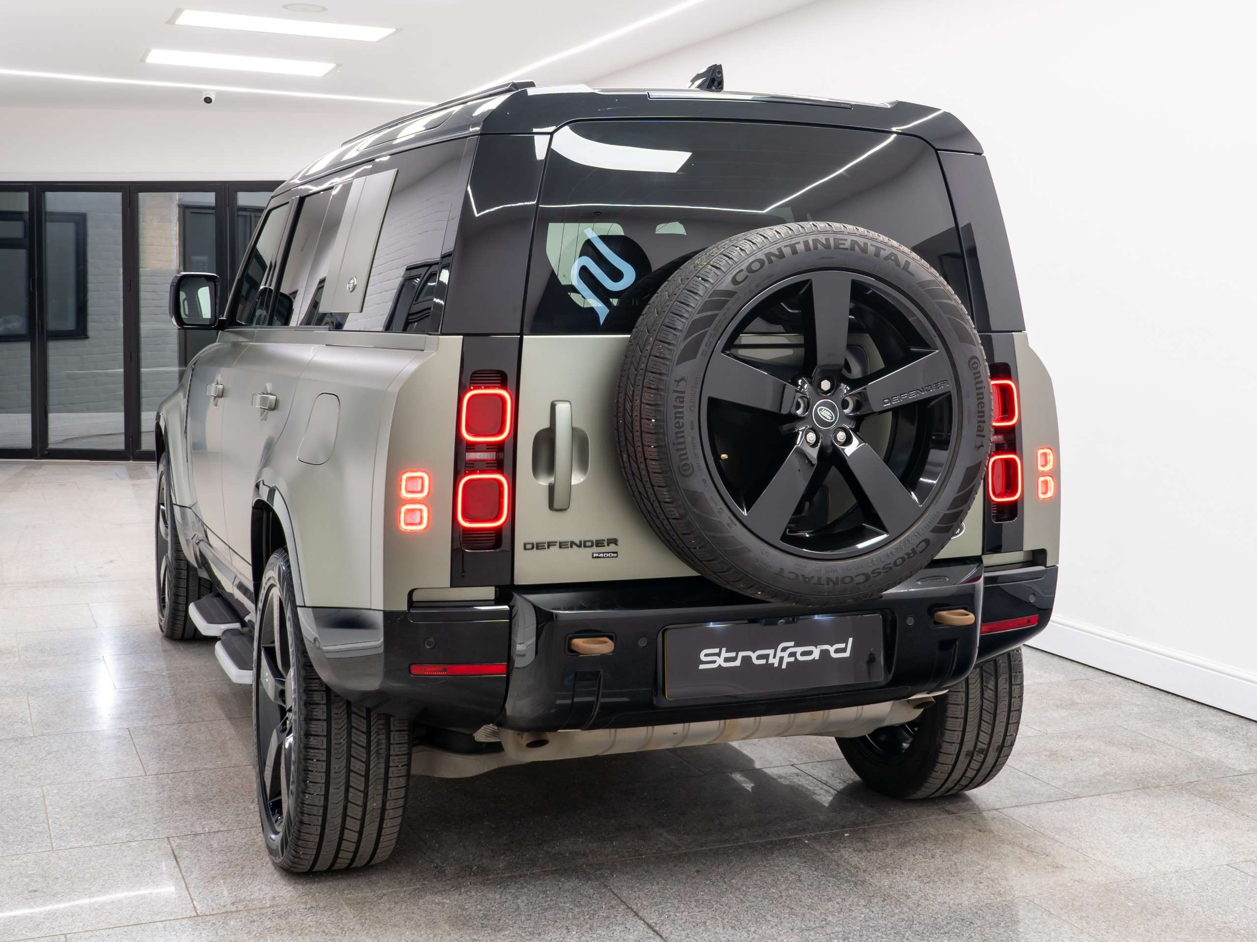 A 2023 LAND ROVER DEFENDER 110 2.0 P400e 15.4kWh X-Dynamic HSE SUV 5dr Petrol Plug-in Hybrid Auto 4WD Euro 6 (s/s) (404 ps) A 2023 LAND ROVER DEFENDER 110 2.0 P400e 15.4kWh X-Dynamic HSE SUV 5dr Petrol Plug-in Hybrid Auto 4WD Euro 6 (s/s) (404 ps)