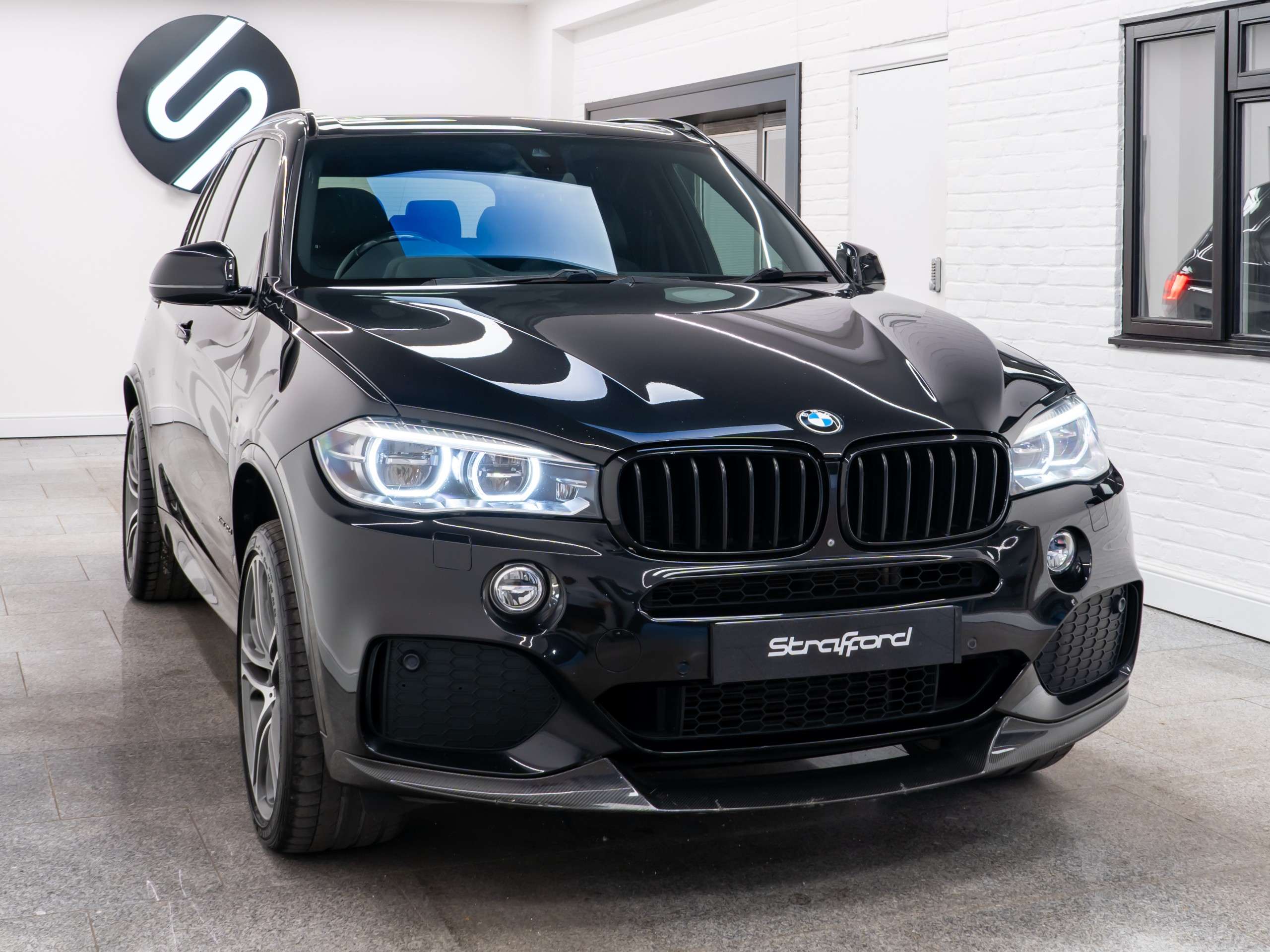 A 2017 BMW X5 3.0 40d M Sport SUV 5dr Diesel Auto xDrive Euro 6 (s/s) (313 ps) A 2017 BMW X5 3.0 40d M Sport SUV 5dr Diesel Auto xDrive Euro 6 (s/s) (313 ps)