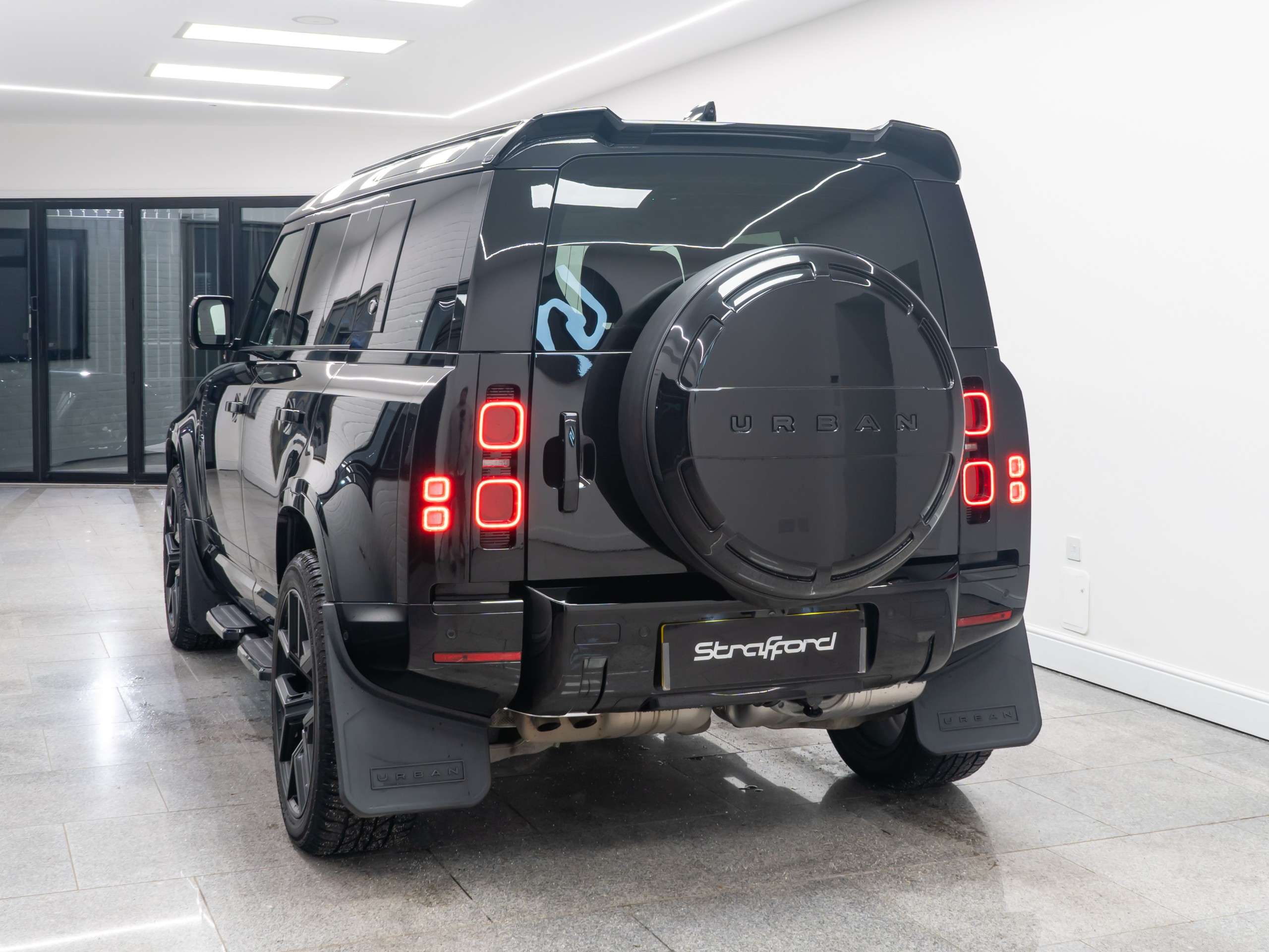 A 2024 LAND ROVER DEFENDER 110 3.0 D250 MHEV XS Edition SUV 5dr Diesel Auto 4WD Euro 6 (s/s) (250 ps) A 2024 LAND ROVER DEFENDER 110 3.0 D250 MHEV XS Edition SUV 5dr Diesel Auto 4WD Euro 6 (s/s) (250 ps)