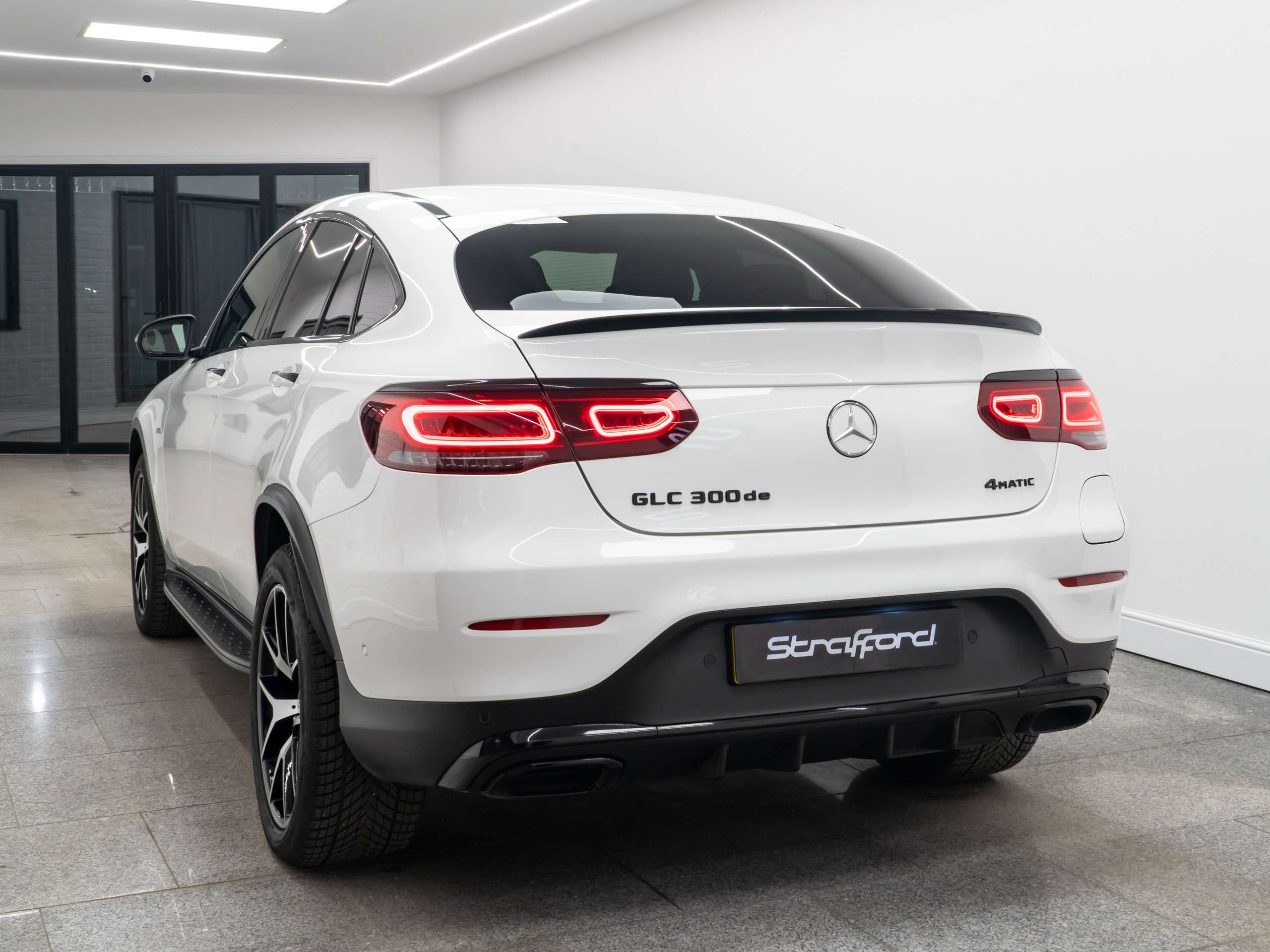 A 2021 MERCEDES GLC-CLASS GLC 300 DE 4MATIC AMG LINE PREMIUM PLUS A 2021 MERCEDES GLC-CLASS GLC 300 DE 4MATIC AMG LINE PREMIUM PLUS