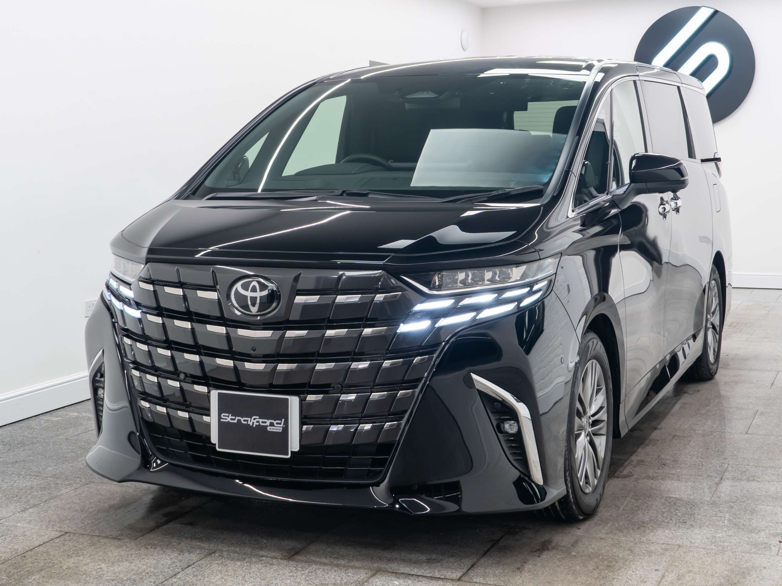 A 2025 TOYOTA ALPHARD Hybrid A 2025 TOYOTA ALPHARD Hybrid