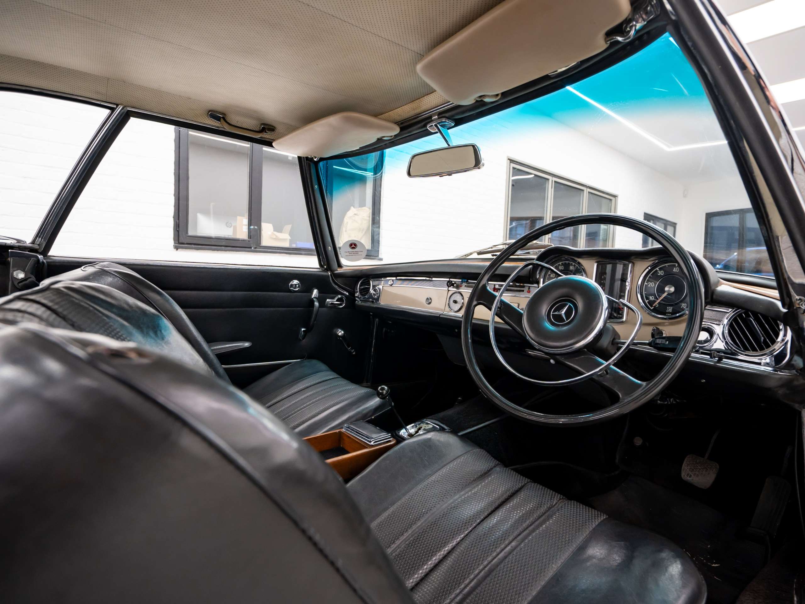 1967 MERCEDES-BENZ 250 1967 MERCEDES-BENZ 250