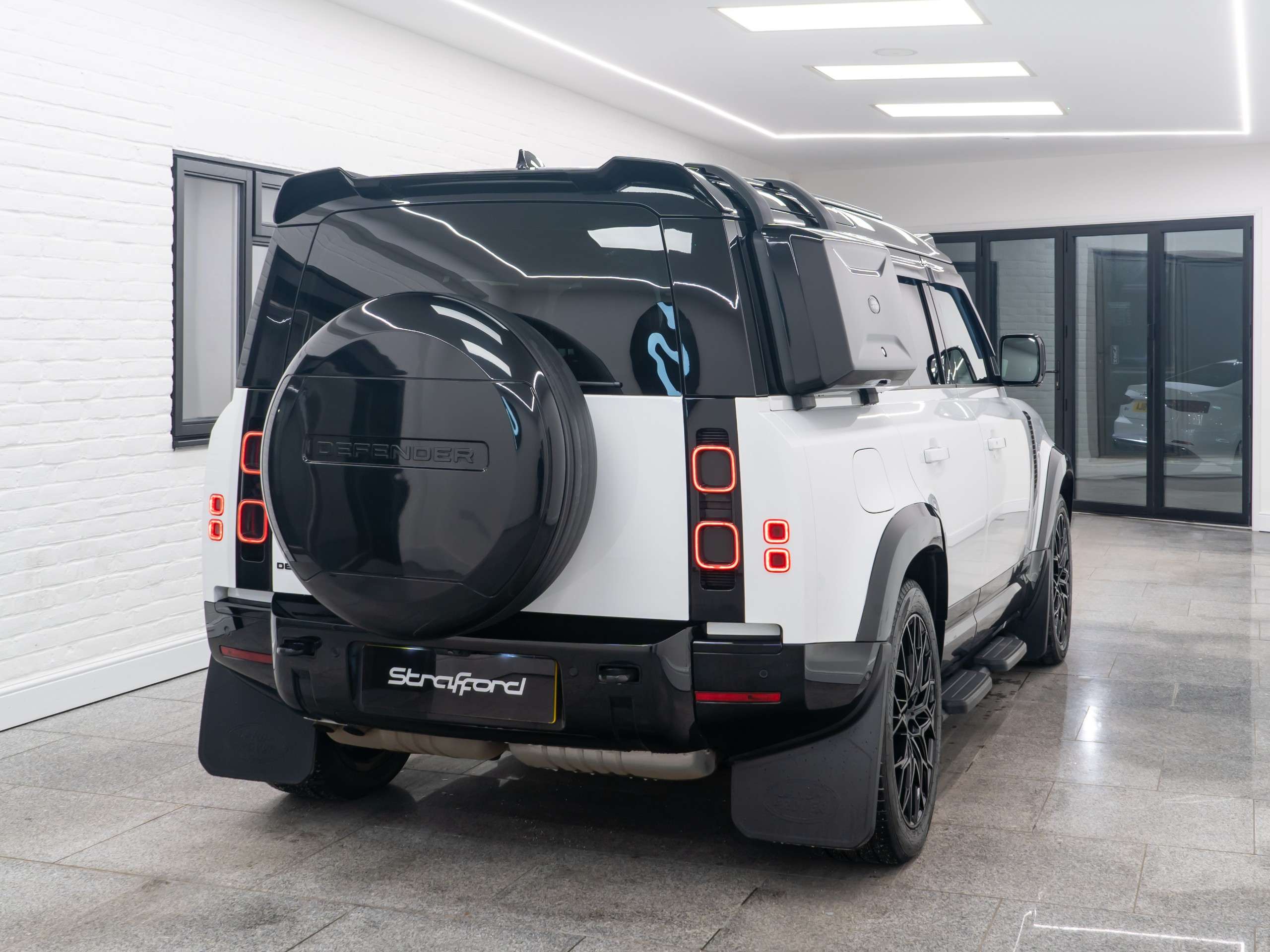 A 2025 LAND ROVER DEFENDER 110 3.0 D250 MHEV X-Dynamic SE SUV 5dr Diesel Auto 4WD Euro 6 (s/s) (250 ps) A 2025 LAND ROVER DEFENDER 110 3.0 D250 MHEV X-Dynamic SE SUV 5dr Diesel Auto 4WD Euro 6 (s/s) (250 ps)