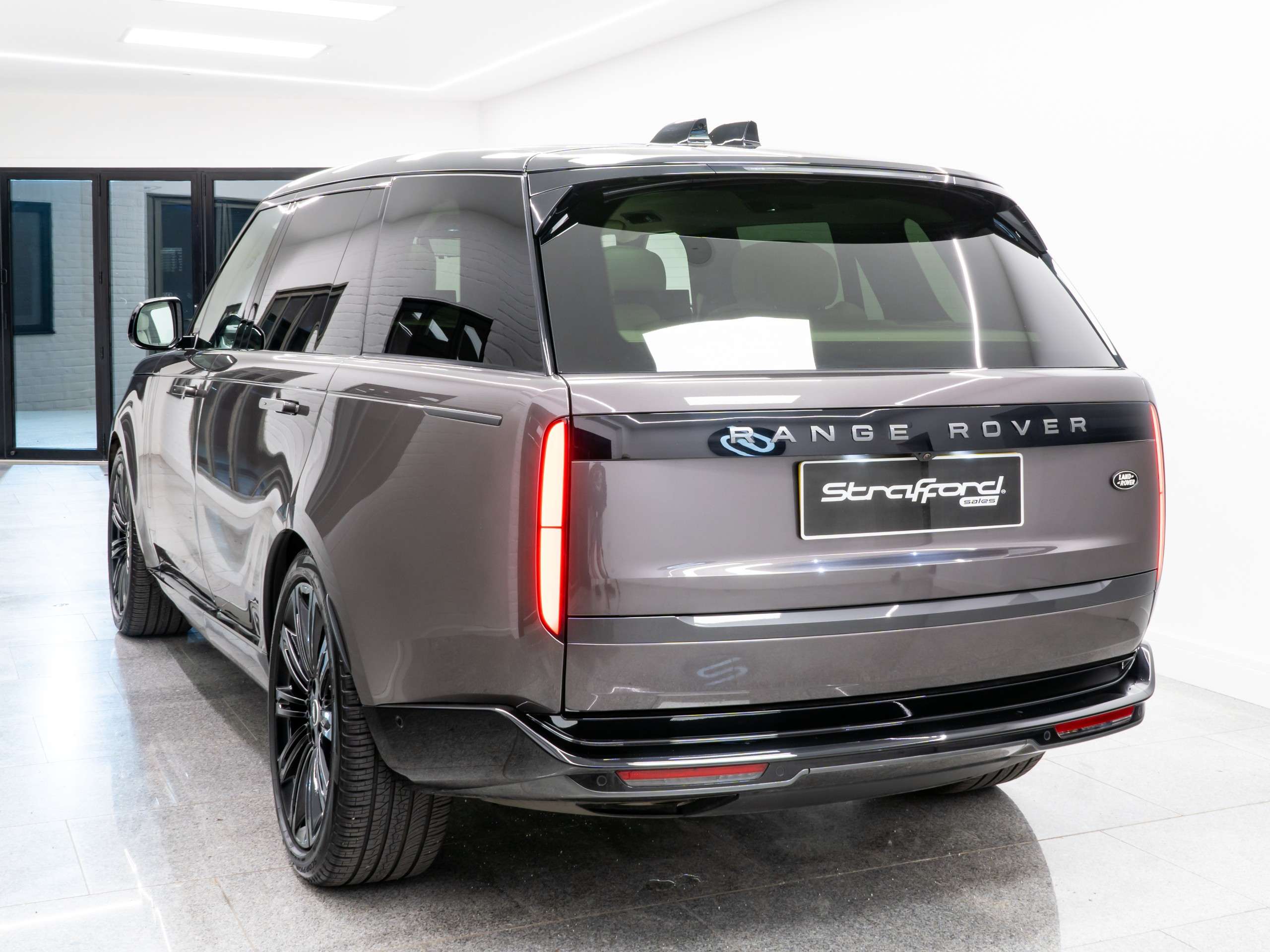 A null LAND ROVER RANGE ROVER 3.0 D350 First Edition LWB 4dr Auto A null LAND ROVER RANGE ROVER 3.0 D350 First Edition LWB 4dr Auto