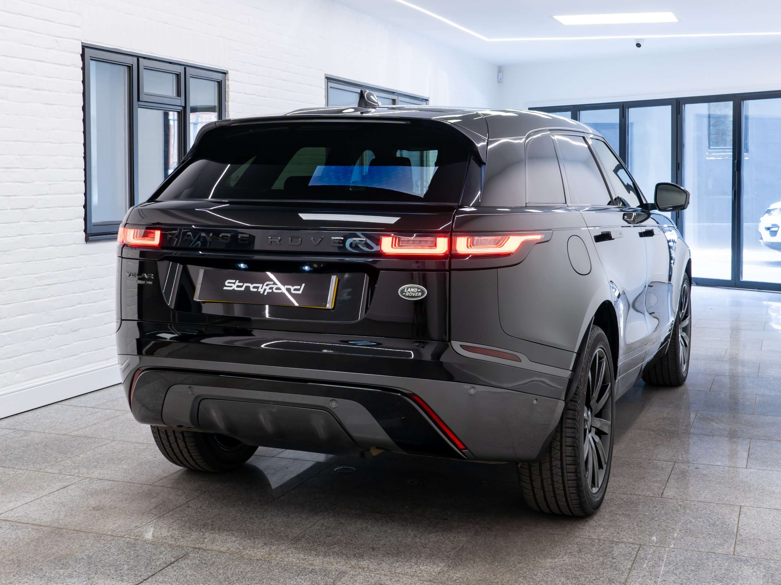 A 2018 LAND ROVER RANGE ROVER VELAR 2.0 P250 R-Dynamic HSE SUV 5dr Petrol Auto 4WD Euro 6 (s/s) (250 ps) A 2018 LAND ROVER RANGE ROVER VELAR 2.0 P250 R-Dynamic HSE SUV 5dr Petrol Auto 4WD Euro 6 (s/s) (250 ps)