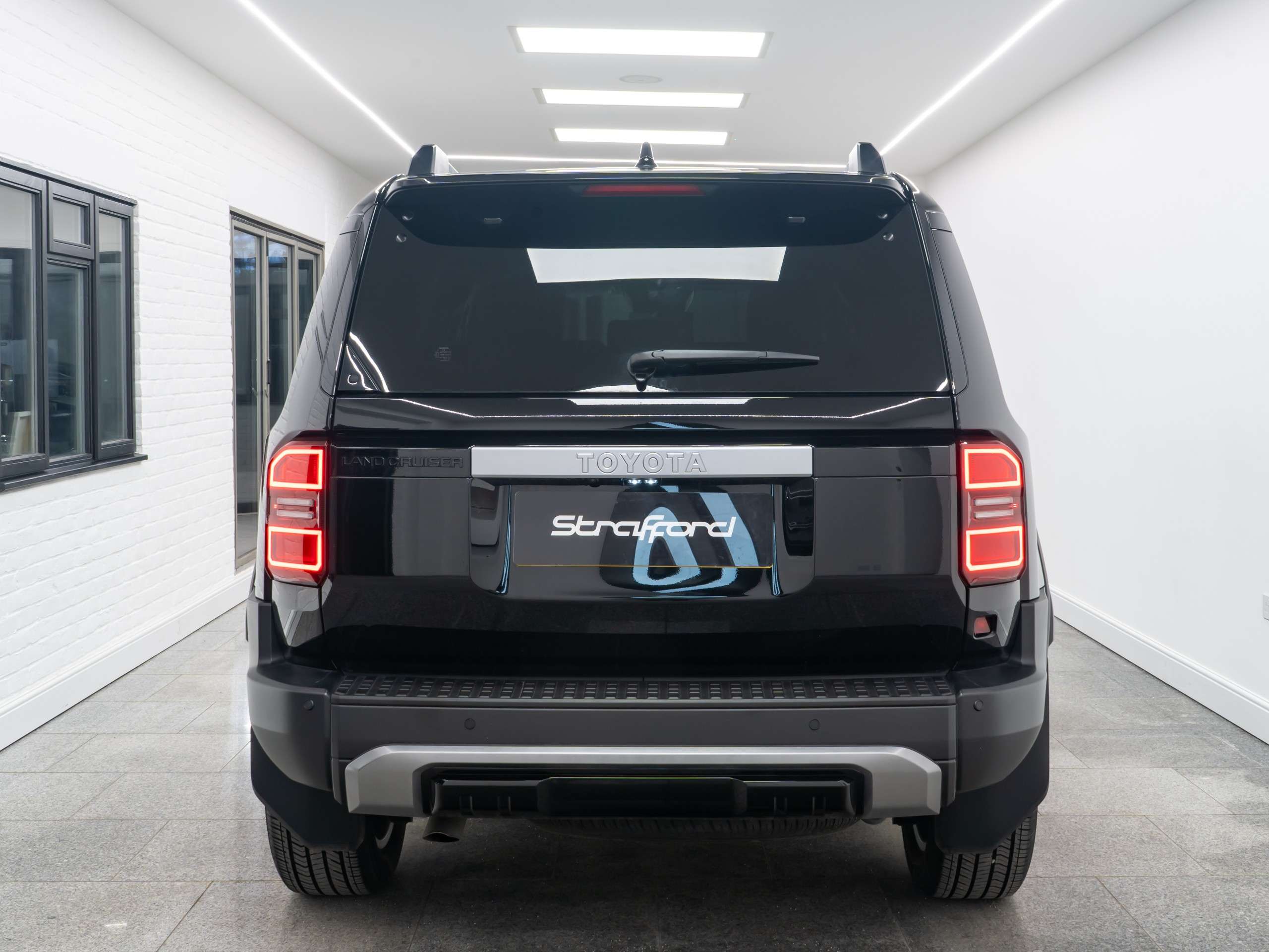 A 2025 TOYOTA LAND CRUISER 2.8D Invincible Auto 4WD Euro 6 (s/s) 5dr (LWB) A 2025 TOYOTA LAND CRUISER 2.8D Invincible Auto 4WD Euro 6 (s/s) 5dr (LWB)