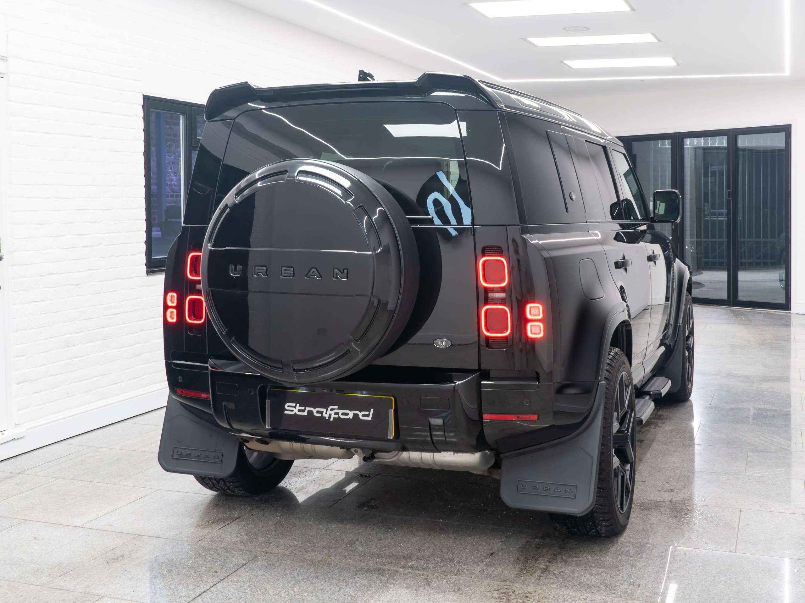 A 2024 LAND ROVER DEFENDER 110 3.0 D250 MHEV XS Edition SUV 5dr Diesel Auto 4WD Euro 6 (s/s) (250 ps) A 2024 LAND ROVER DEFENDER 110 3.0 D250 MHEV XS Edition SUV 5dr Diesel Auto 4WD Euro 6 (s/s) (250 ps)