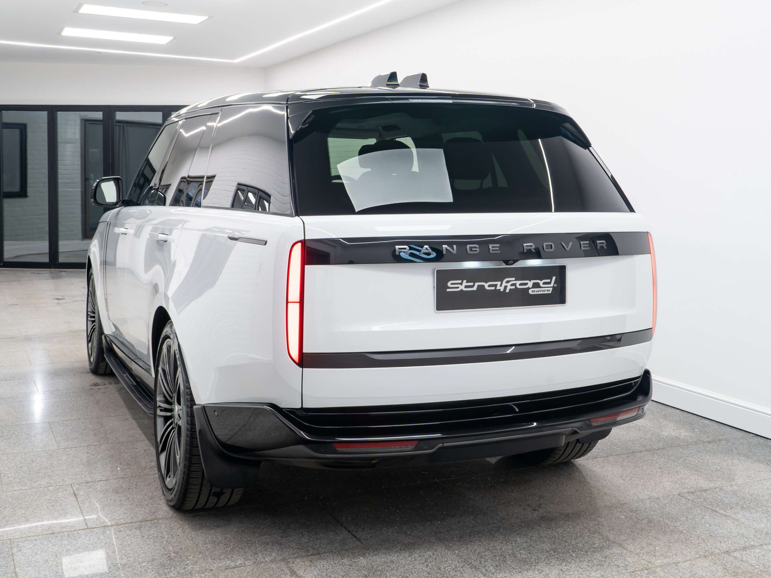 A 2024 LAND ROVER RANGE ROVER 3.0 D300 MHEV SE SUV 5dr Diesel Auto 4WD Euro 6 (s/s) (300 ps) A 2024 LAND ROVER RANGE ROVER 3.0 D300 MHEV SE SUV 5dr Diesel Auto 4WD Euro 6 (s/s) (300 ps)