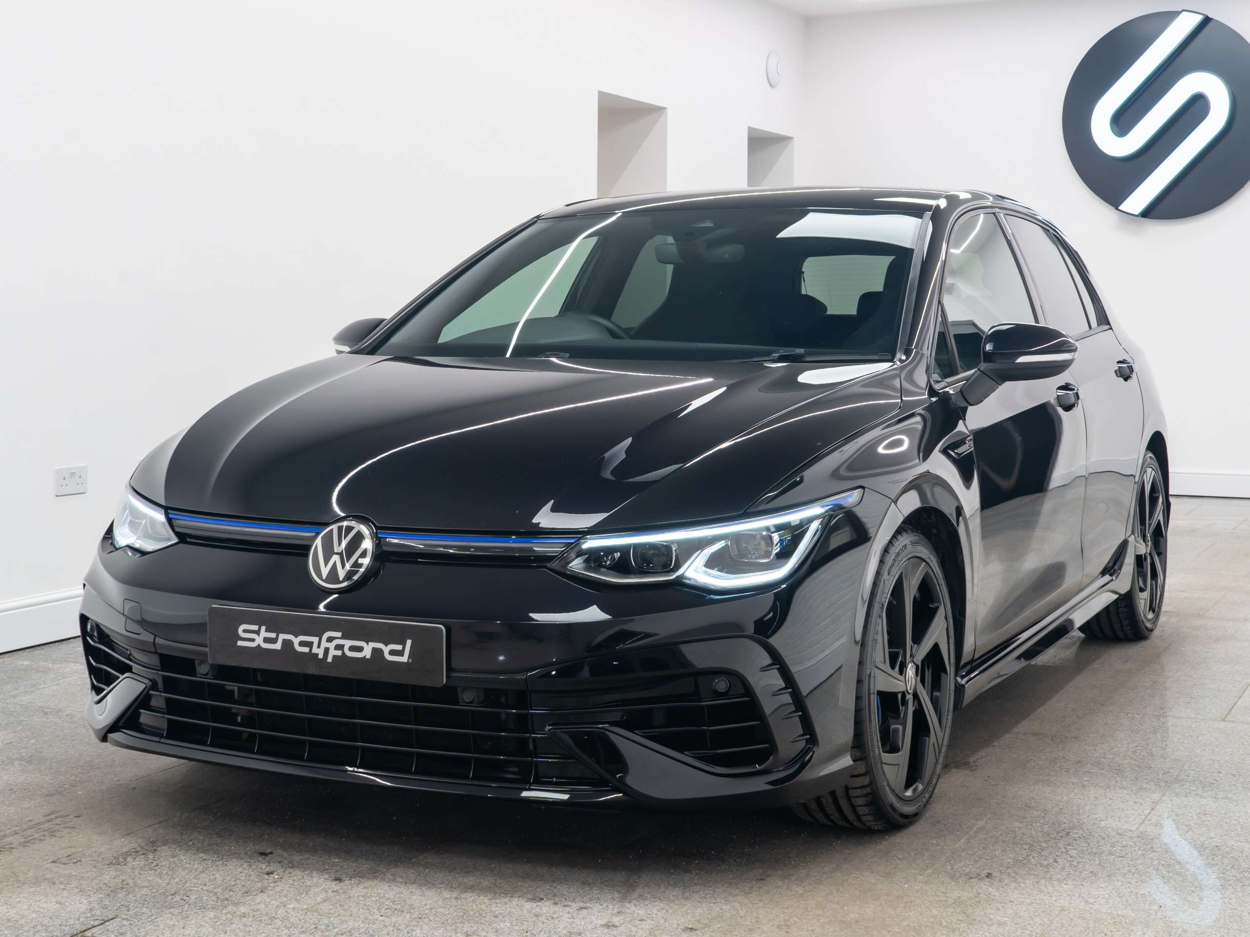 A 2021 VOLKSWAGEN GOLF 2.0 TSI R Hatchback 5dr Petrol DSG 4Motion Euro 6 (s/s) (320 ps) A 2021 VOLKSWAGEN GOLF 2.0 TSI R Hatchback 5dr Petrol DSG 4Motion Euro 6 (s/s) (320 ps)
