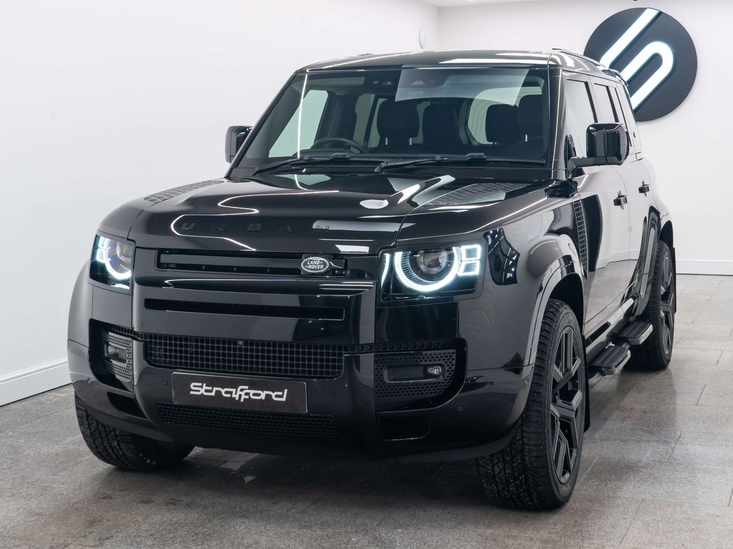 A 2024 LAND ROVER DEFENDER 110 3.0 D250 MHEV XS Edition SUV 5dr Diesel Auto 4WD Euro 6 (s/s) (250 ps) A 2024 LAND ROVER DEFENDER 110 3.0 D250 MHEV XS Edition SUV 5dr Diesel Auto 4WD Euro 6 (s/s) (250 ps)