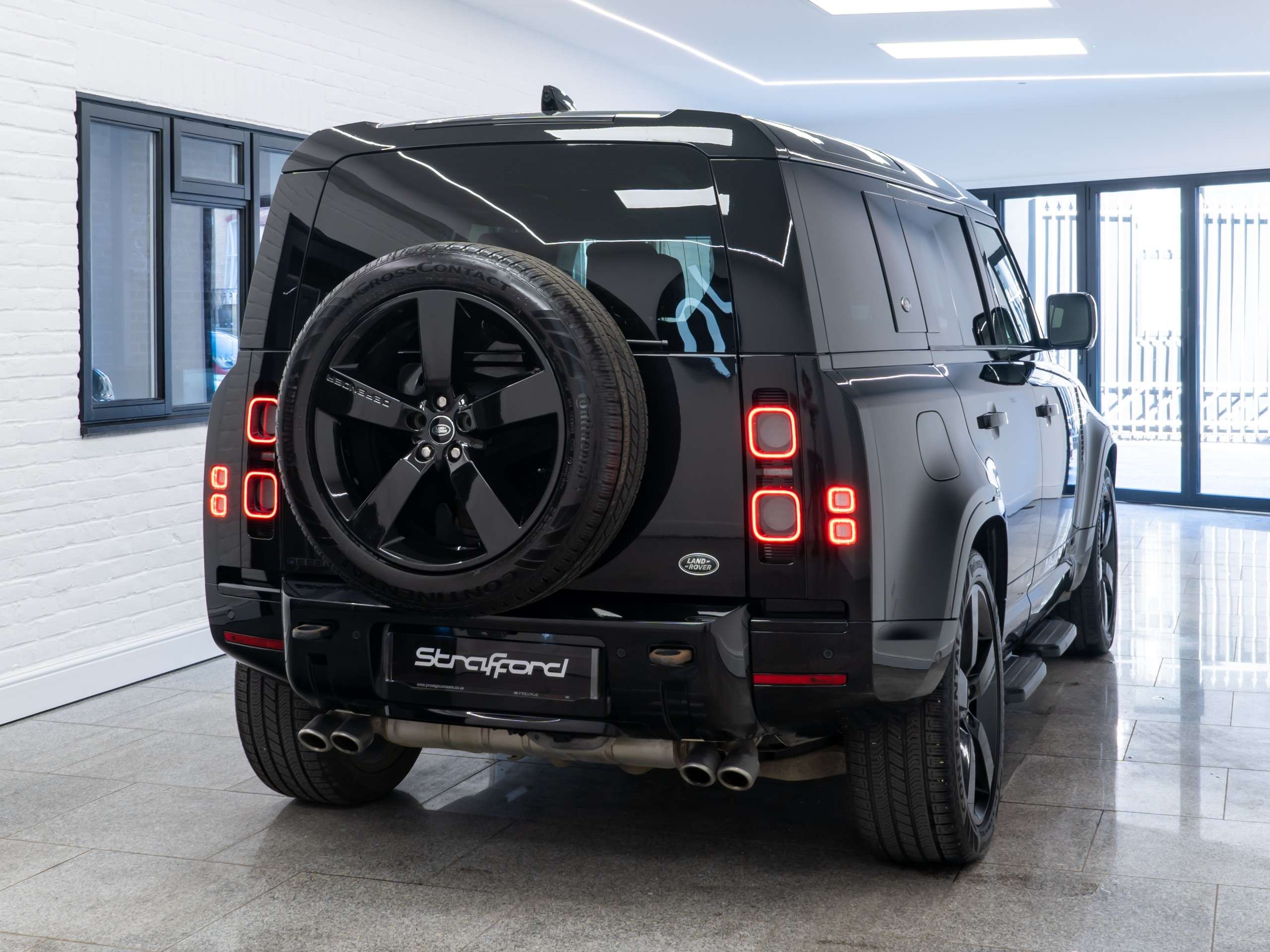A 2022 LAND ROVER DEFENDER 110 5.0 P525 V8 SUV 5dr Petrol Auto 4WD Euro 6 (s/s) (525 ps) A 2022 LAND ROVER DEFENDER 110 5.0 P525 V8 SUV 5dr Petrol Auto 4WD Euro 6 (s/s) (525 ps)