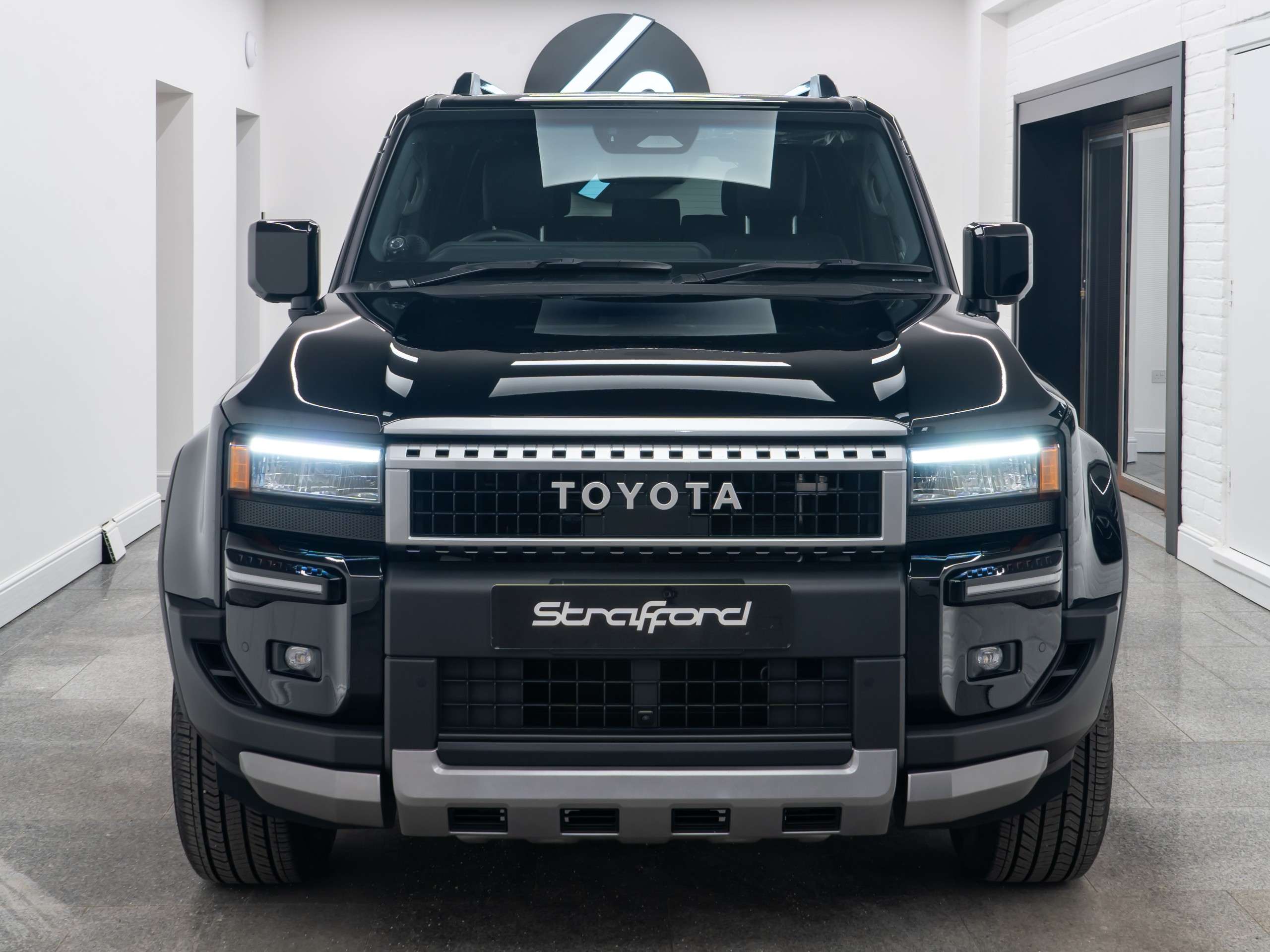 A 2025 TOYOTA LAND CRUISER 2.8D Invincible Auto 4WD Euro 6 (s/s) 5dr (LWB) A 2025 TOYOTA LAND CRUISER 2.8D Invincible Auto 4WD Euro 6 (s/s) 5dr (LWB)