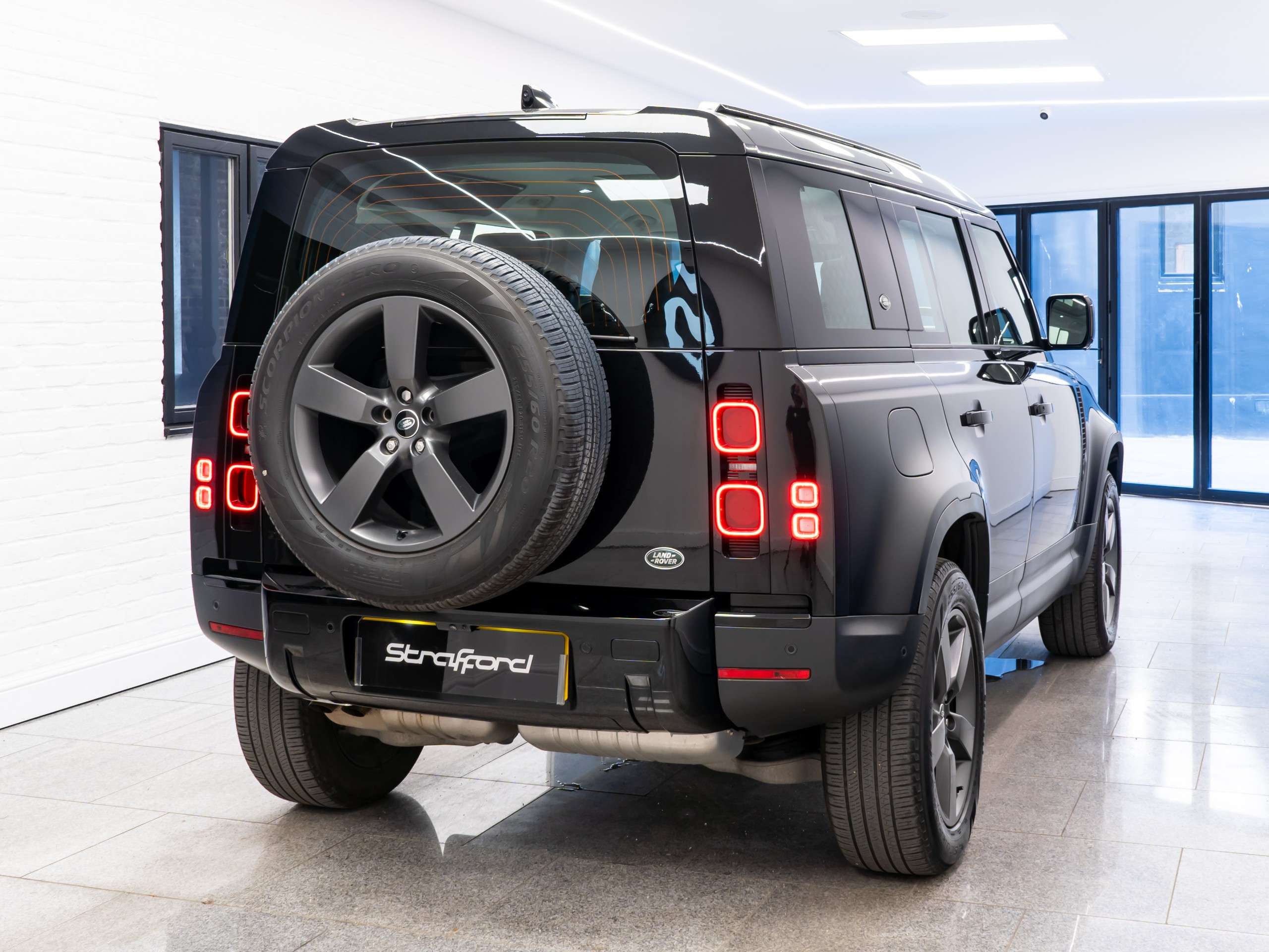 A 2023 LAND ROVER DEFENDER 110 3.0 D250 MHEV HSE SUV 5dr Diesel Auto 4WD Euro 6 (s/s) (250 ps) A 2023 LAND ROVER DEFENDER 110 3.0 D250 MHEV HSE SUV 5dr Diesel Auto 4WD Euro 6 (s/s) (250 ps)