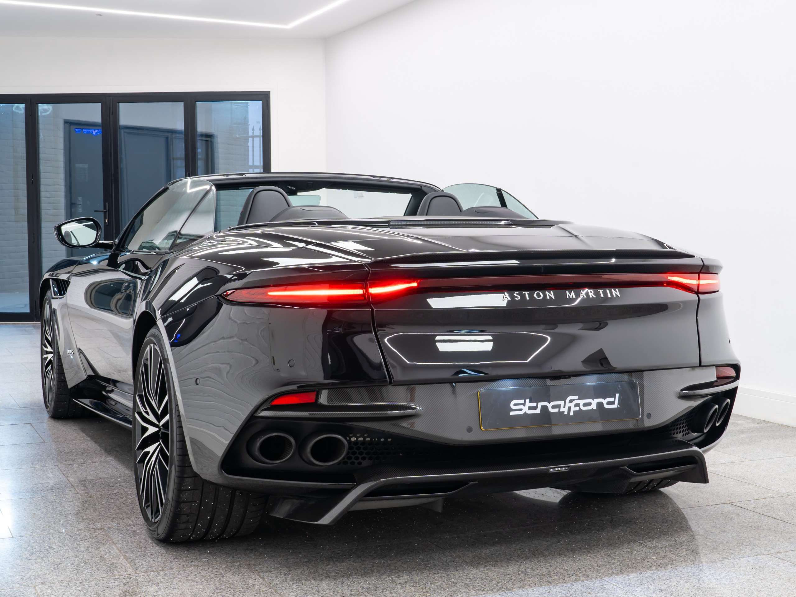 2019 ASTON MARTIN DBS 2019 ASTON MARTIN DBS