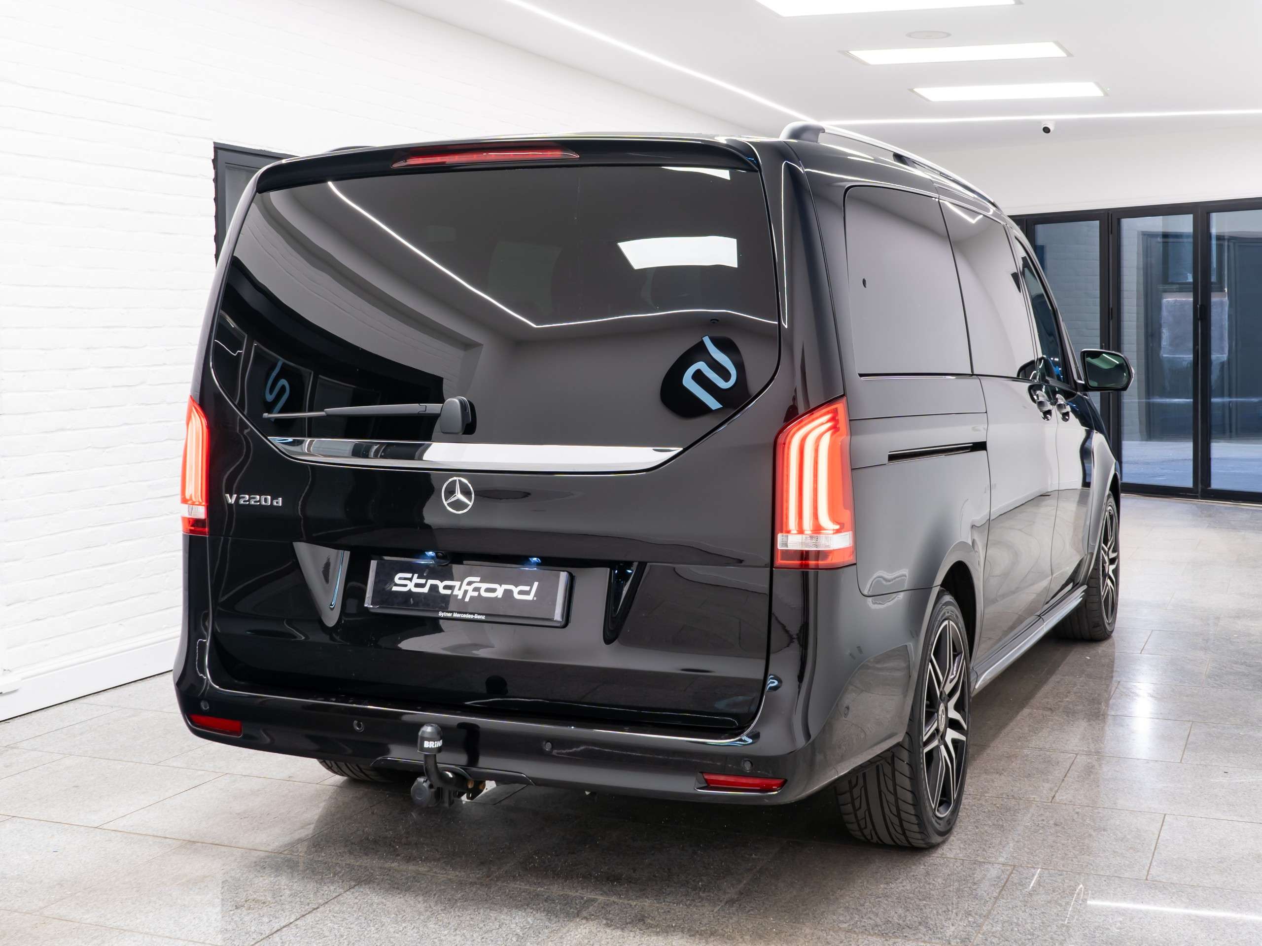 A 2023 MERCEDES-BENZ V CLASS 2.0 V220d AMG Line MPV 5dr Diesel G-Tronic+ Euro 6 (s/s) LWB (163 ps) A 2023 MERCEDES-BENZ V CLASS 2.0 V220d AMG Line MPV 5dr Diesel G-Tronic+ Euro 6 (s/s) LWB (163 ps)