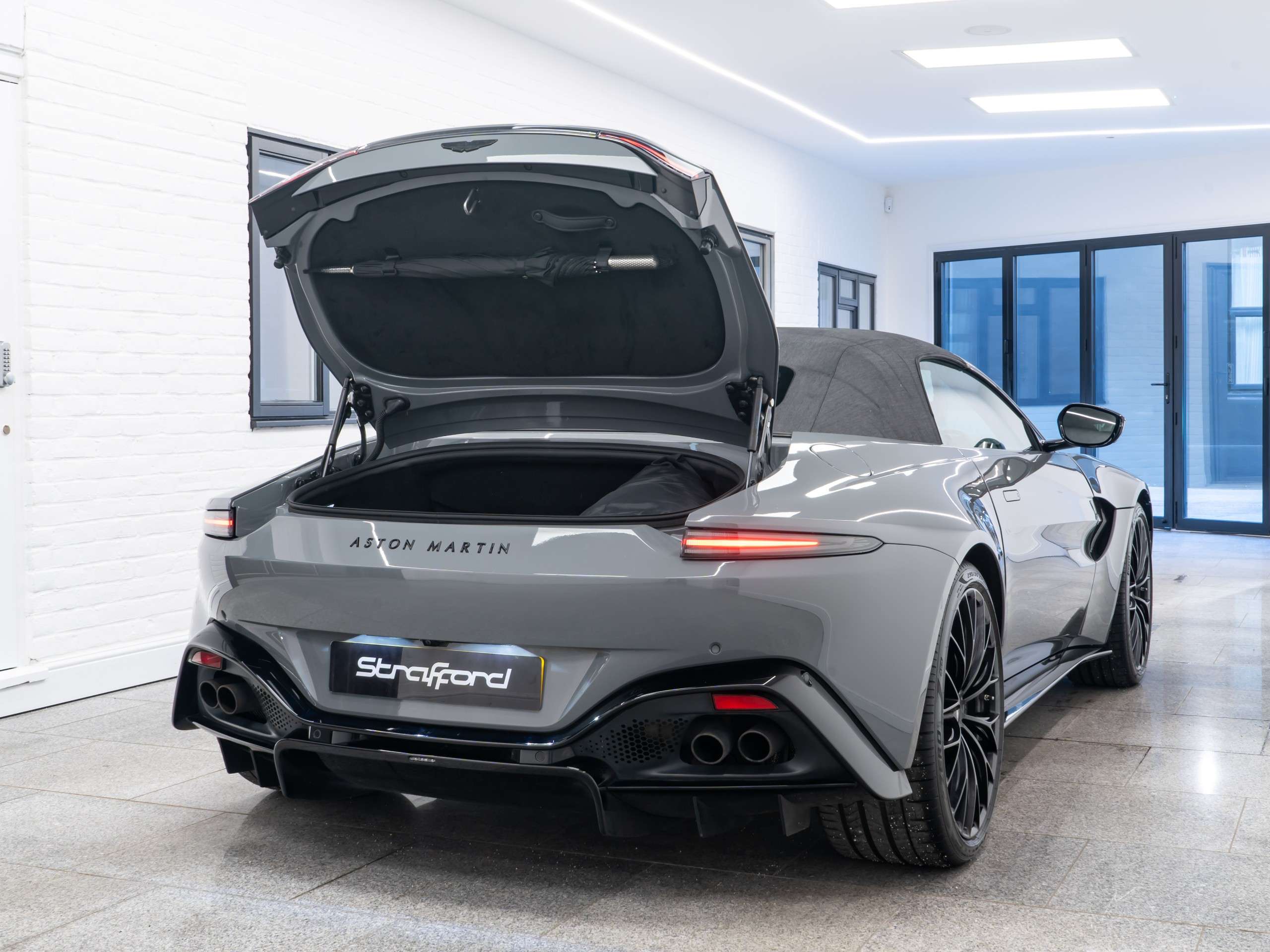 null ASTON MARTIN VANTAGE null ASTON MARTIN VANTAGE