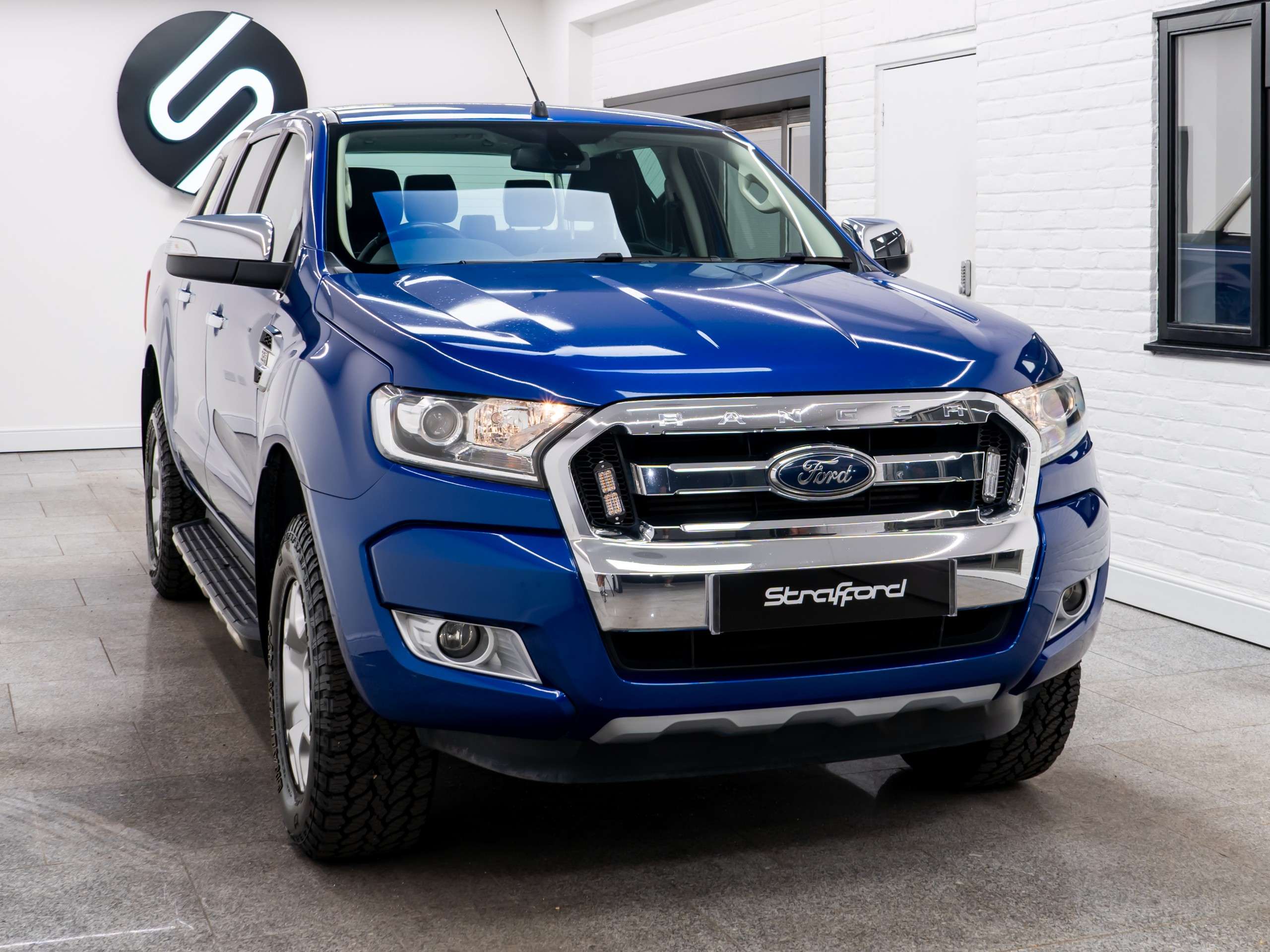 A 2018 FORD RANGER 3.2 TDCi Limited 1 Pickup Double Cab 4dr Diesel Auto 4WD Euro 5 (200 ps) A 2018 FORD RANGER 3.2 TDCi Limited 1 Pickup Double Cab 4dr Diesel Auto 4WD Euro 5 (200 ps)