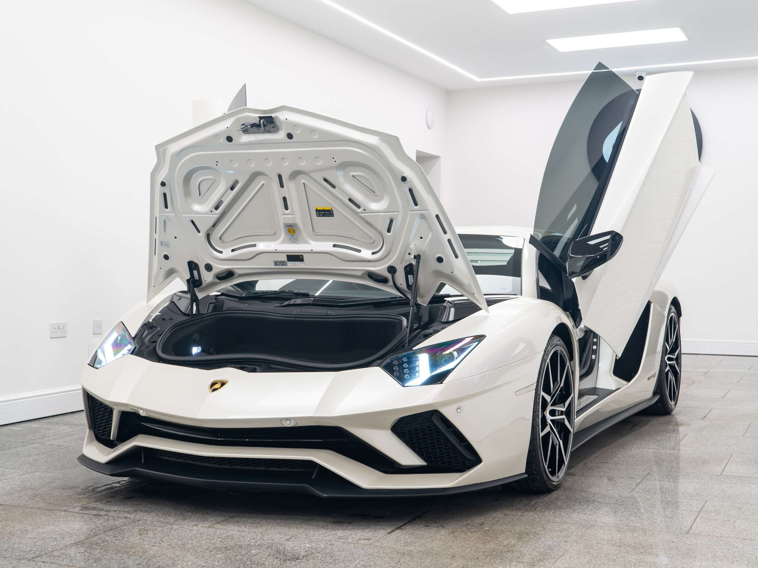 2017 LAMBORGHINI AVENTADOR 2017 LAMBORGHINI AVENTADOR