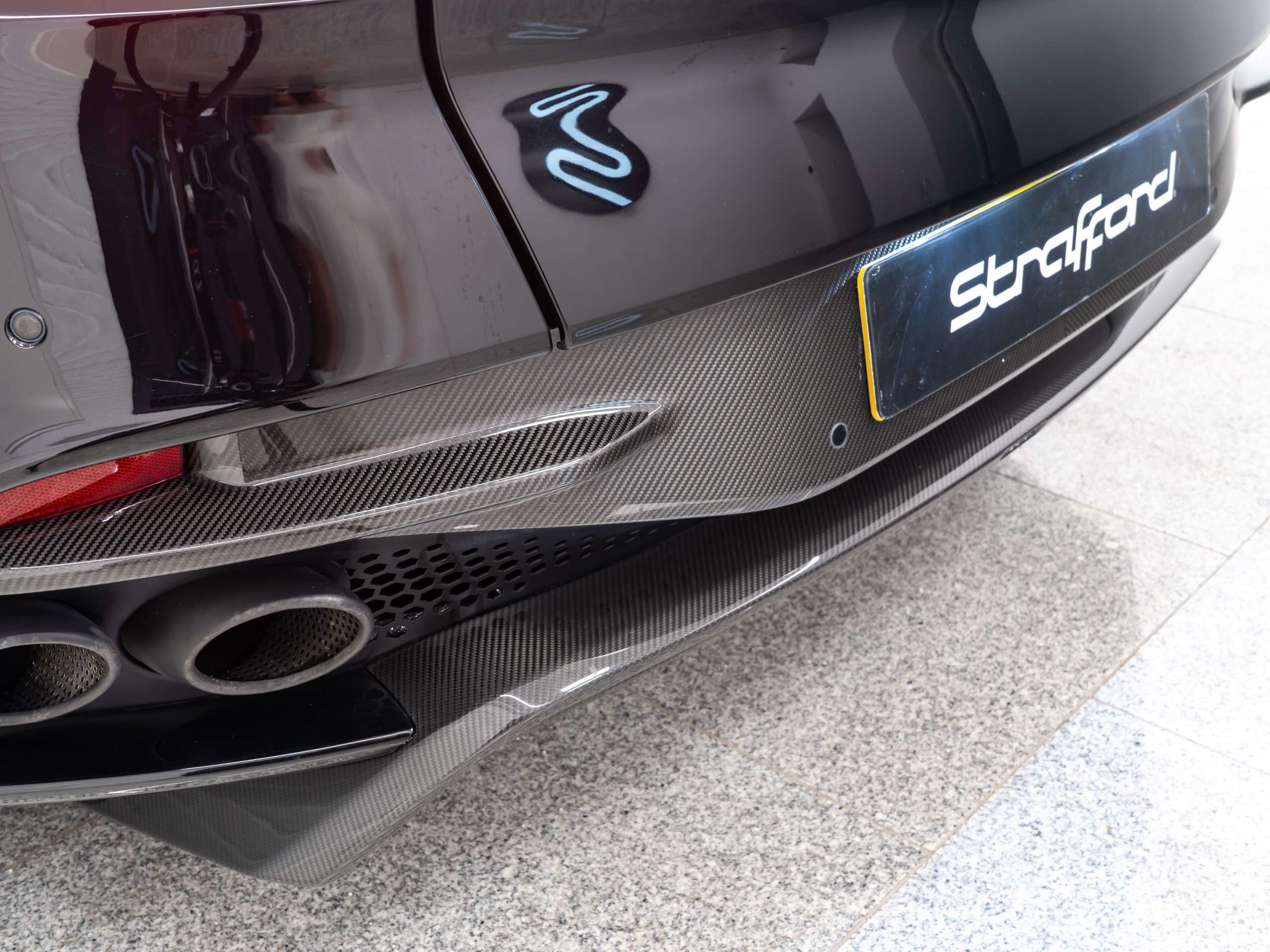 2019 ASTON MARTIN DBS 2019 ASTON MARTIN DBS