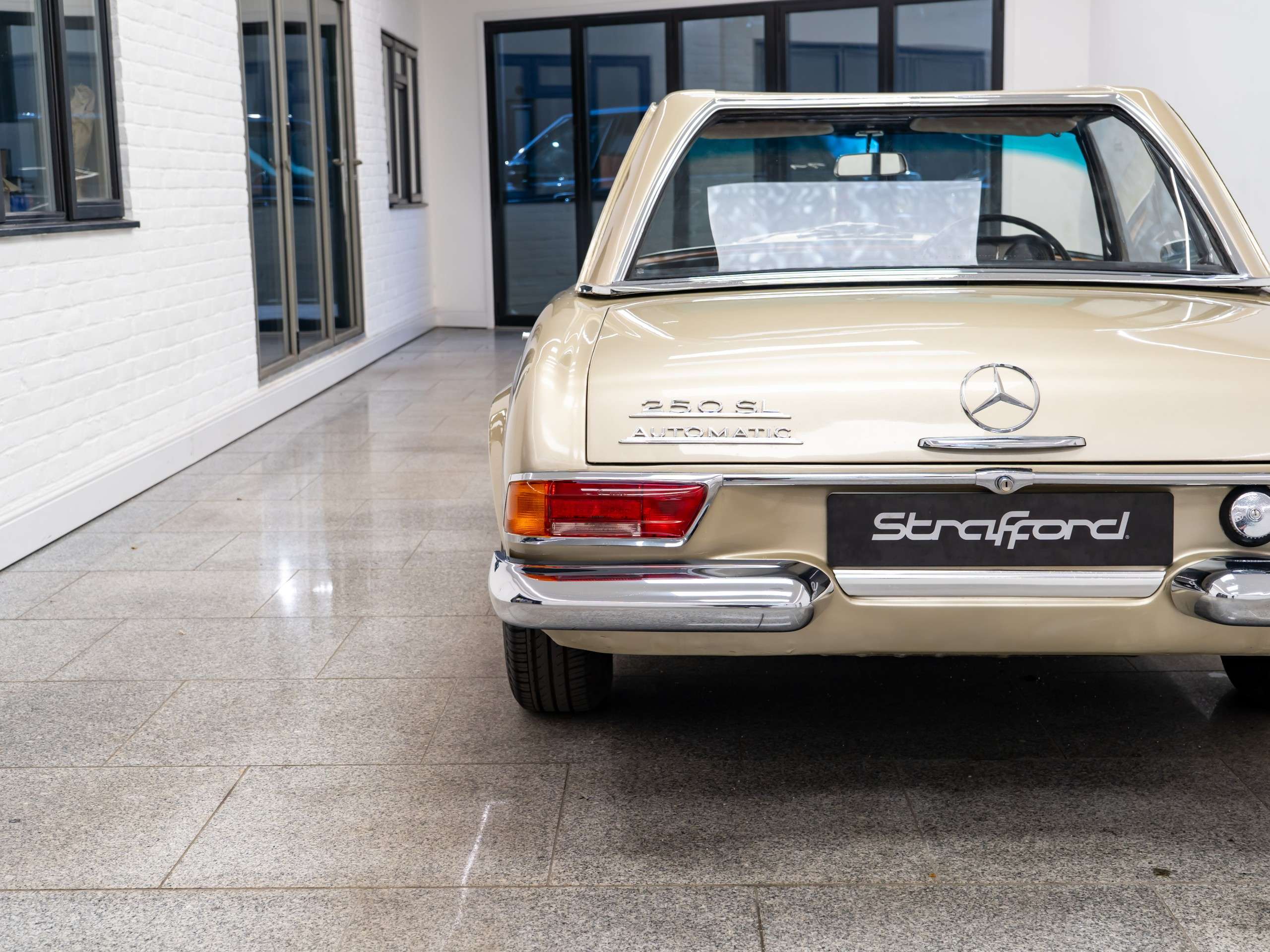 1967 MERCEDES-BENZ 250 1967 MERCEDES-BENZ 250