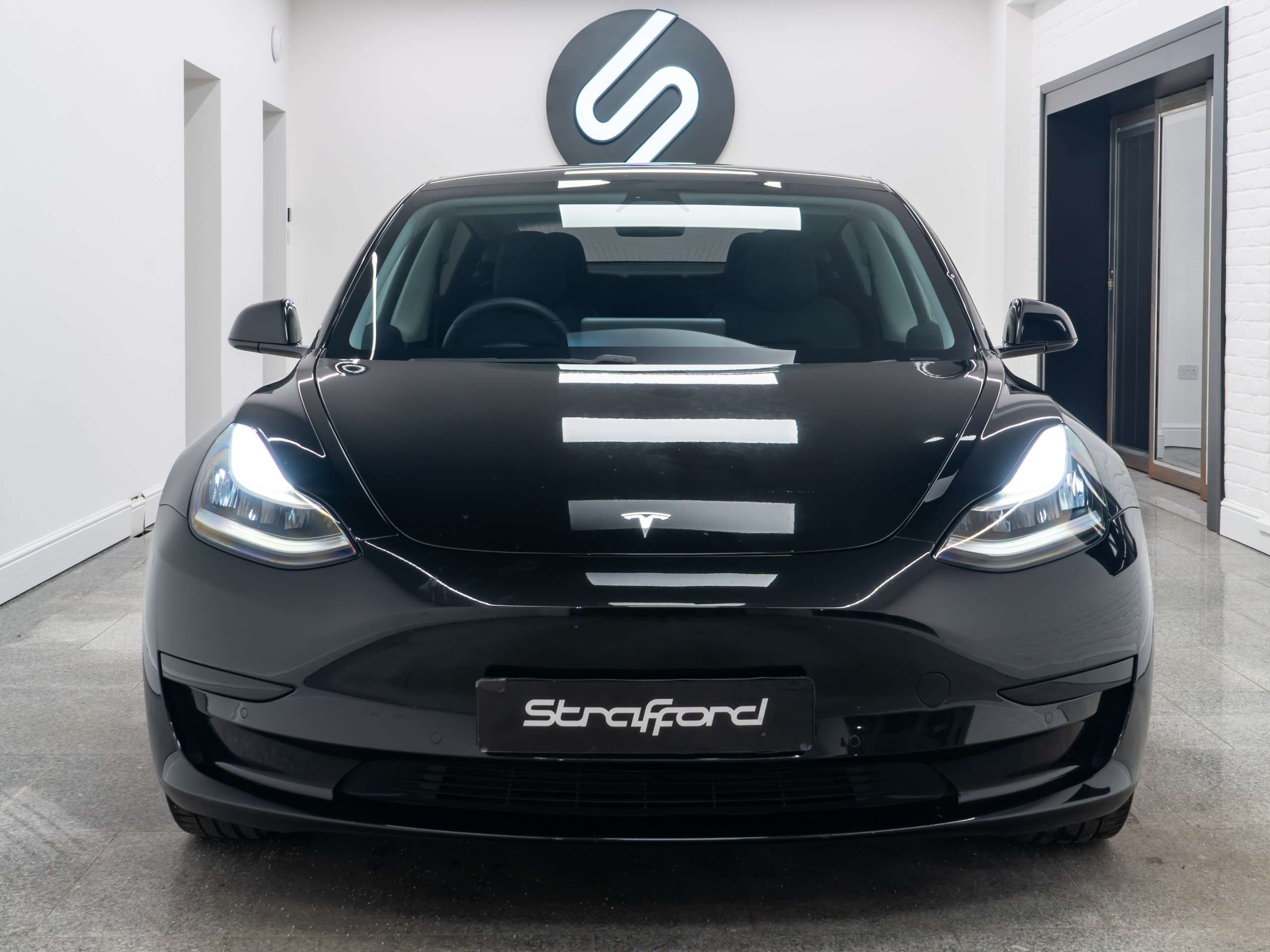 A 2019 TESLA MODEL 3 Standard Range Plus Saloon 4dr Electric Auto RWD (241 bhp) A 2019 TESLA MODEL 3 Standard Range Plus Saloon 4dr Electric Auto RWD (241 bhp)