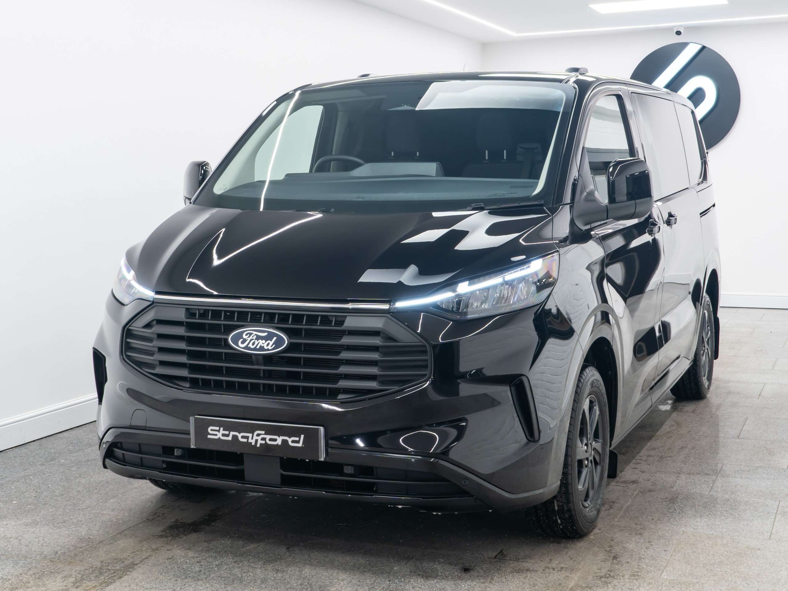 A 2025 FORD TRANSIT CUSTOM 2.0 320 EcoBlue Limited Crew Van Double Cab 5dr Diesel Auto L1 H1 Euro 6 (s/s) (136 ps) A 2025 FORD TRANSIT CUSTOM 2.0 320 EcoBlue Limited Crew Van Double Cab 5dr Diesel Auto L1 H1 Euro 6 (s/s) (136 ps)