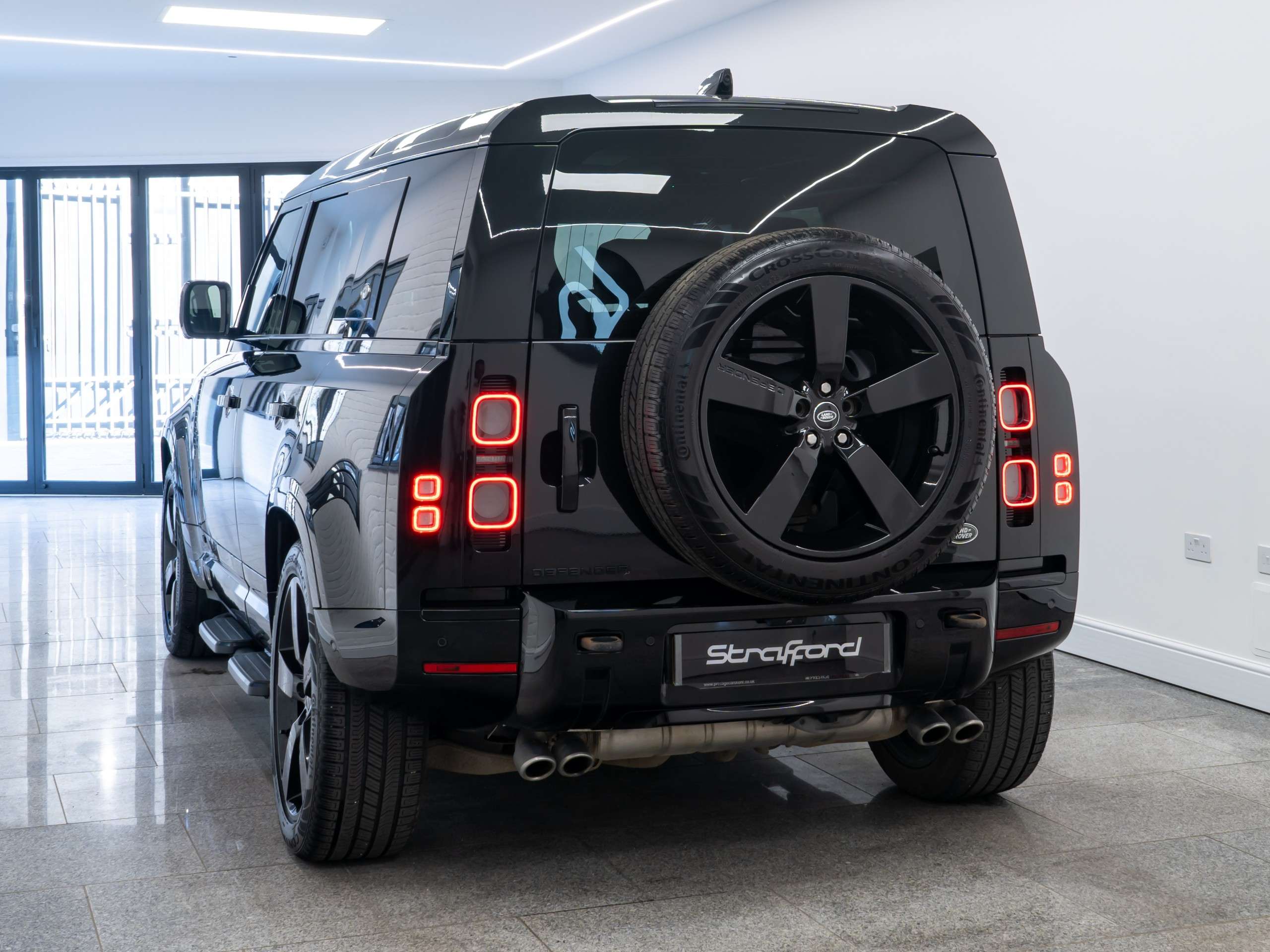 A 2022 LAND ROVER DEFENDER 110 5.0 P525 V8 SUV 5dr Petrol Auto 4WD Euro 6 (s/s) (525 ps) A 2022 LAND ROVER DEFENDER 110 5.0 P525 V8 SUV 5dr Petrol Auto 4WD Euro 6 (s/s) (525 ps)