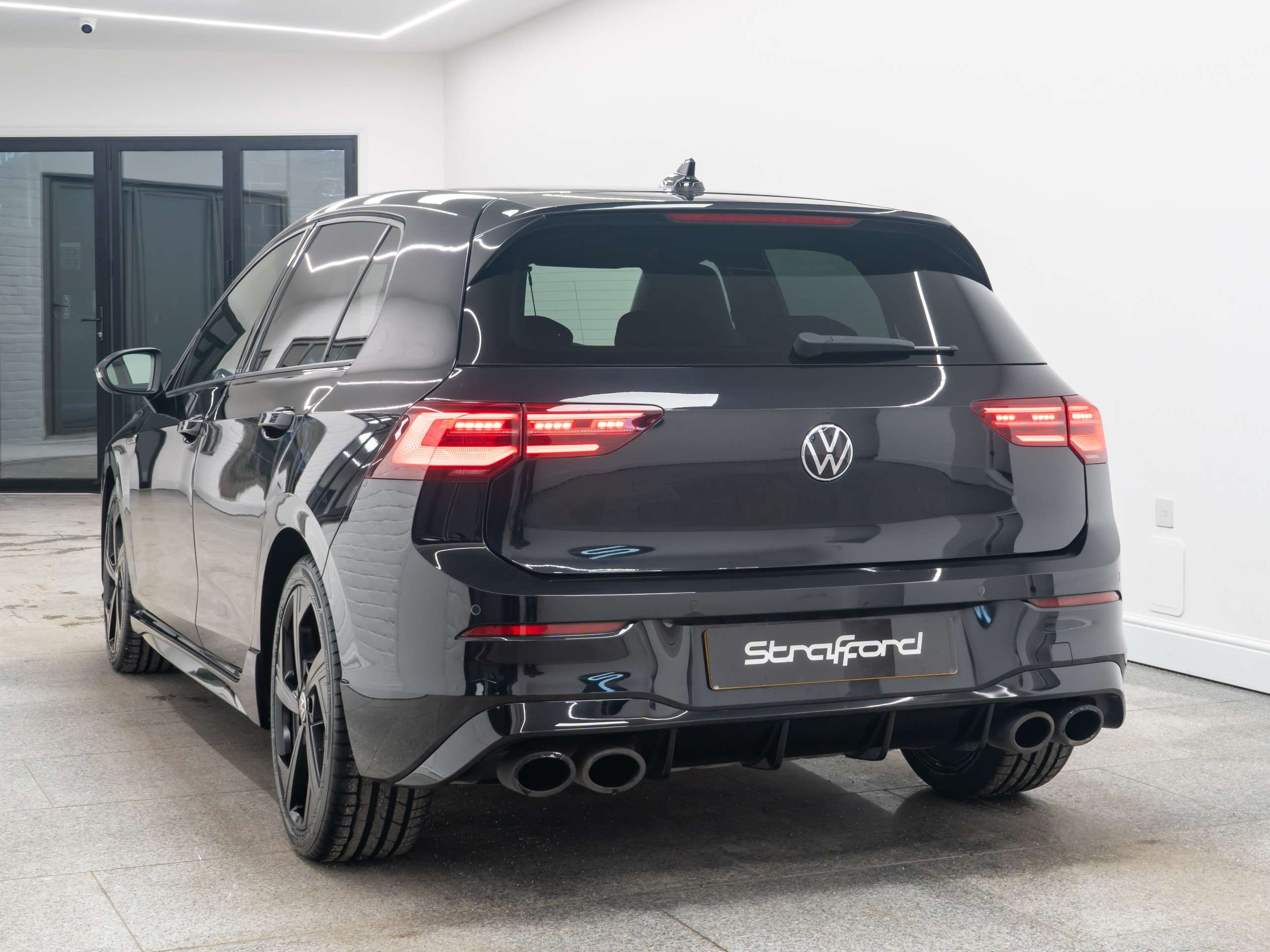 A 2021 VOLKSWAGEN GOLF 2.0 TSI R Hatchback 5dr Petrol DSG 4Motion Euro 6 (s/s) (320 ps) A 2021 VOLKSWAGEN GOLF 2.0 TSI R Hatchback 5dr Petrol DSG 4Motion Euro 6 (s/s) (320 ps)