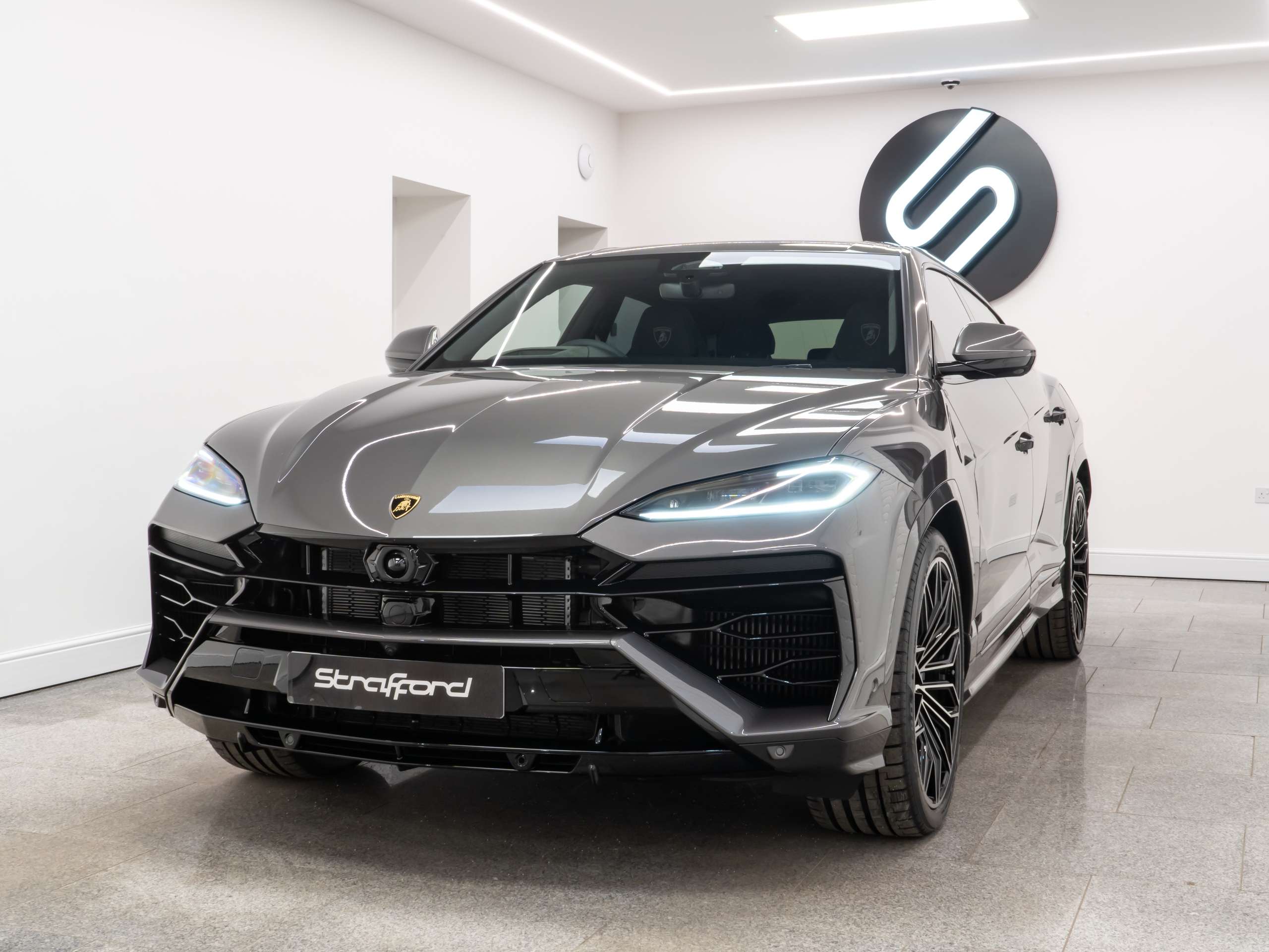 A 2026 LAMBORGHINI URUS 4.0 V8 BiTurbo 25.9kWh SE Auto 4WD Euro 6 5dr A 2026 LAMBORGHINI URUS 4.0 V8 BiTurbo 25.9kWh SE Auto 4WD Euro 6 5dr