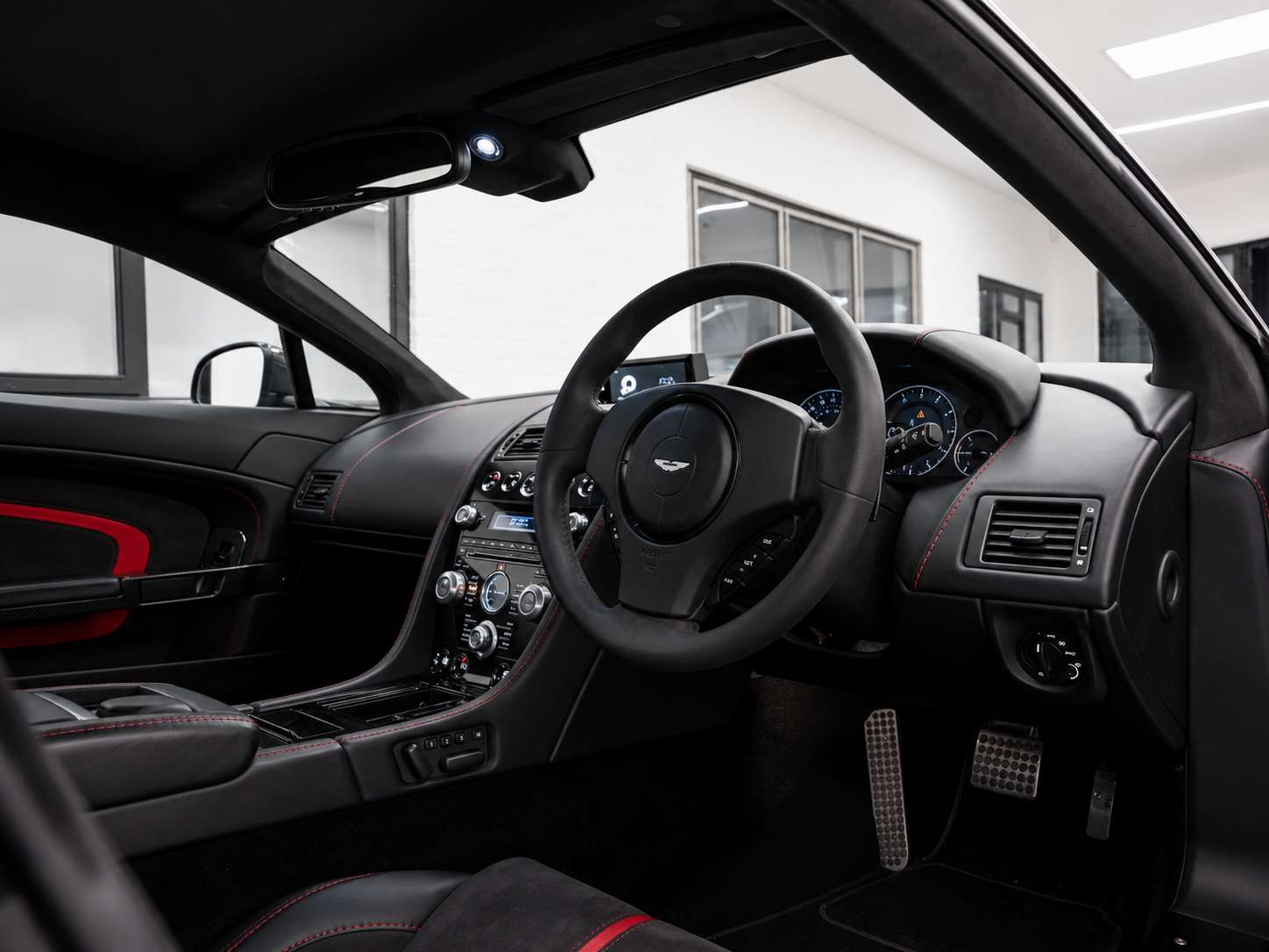 2015 ASTON MARTIN VANTAGE 2015 ASTON MARTIN VANTAGE