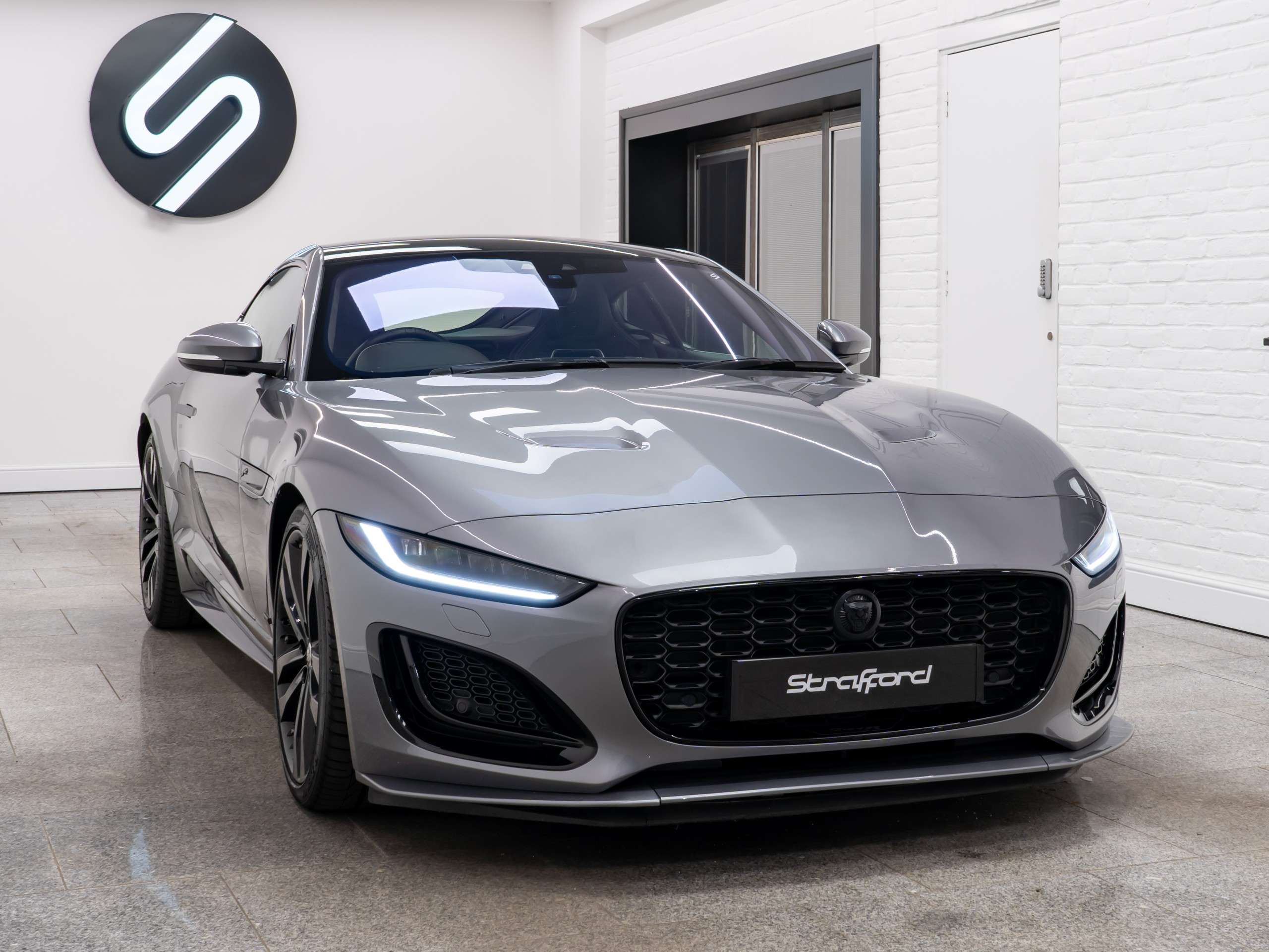 A 2023 JAGUAR F-TYPE 5.0 V8 75 Coupe 2dr Petrol Auto AWD Euro 6 (s/s) (450 ps) A 2023 JAGUAR F-TYPE 5.0 V8 75 Coupe 2dr Petrol Auto AWD Euro 6 (s/s) (450 ps)