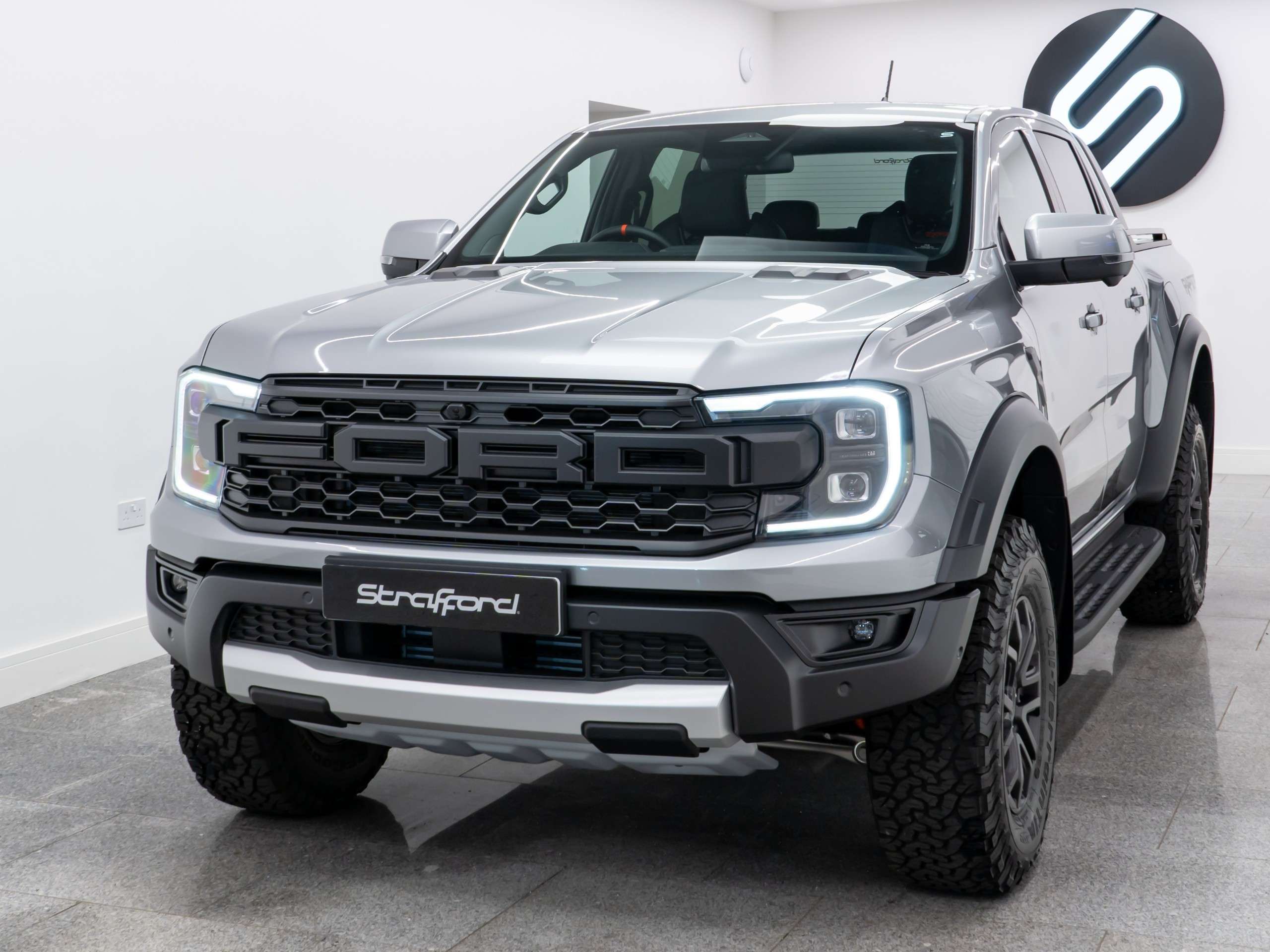 A 2023 FORD RANGER 3.0T V6 EcoBoost Raptor Pickup Double Cab 4dr Petrol Auto 4WD Euro 6 (s/s) (292 ps) A 2023 FORD RANGER 3.0T V6 EcoBoost Raptor Pickup Double Cab 4dr Petrol Auto 4WD Euro 6 (s/s) (292 ps)