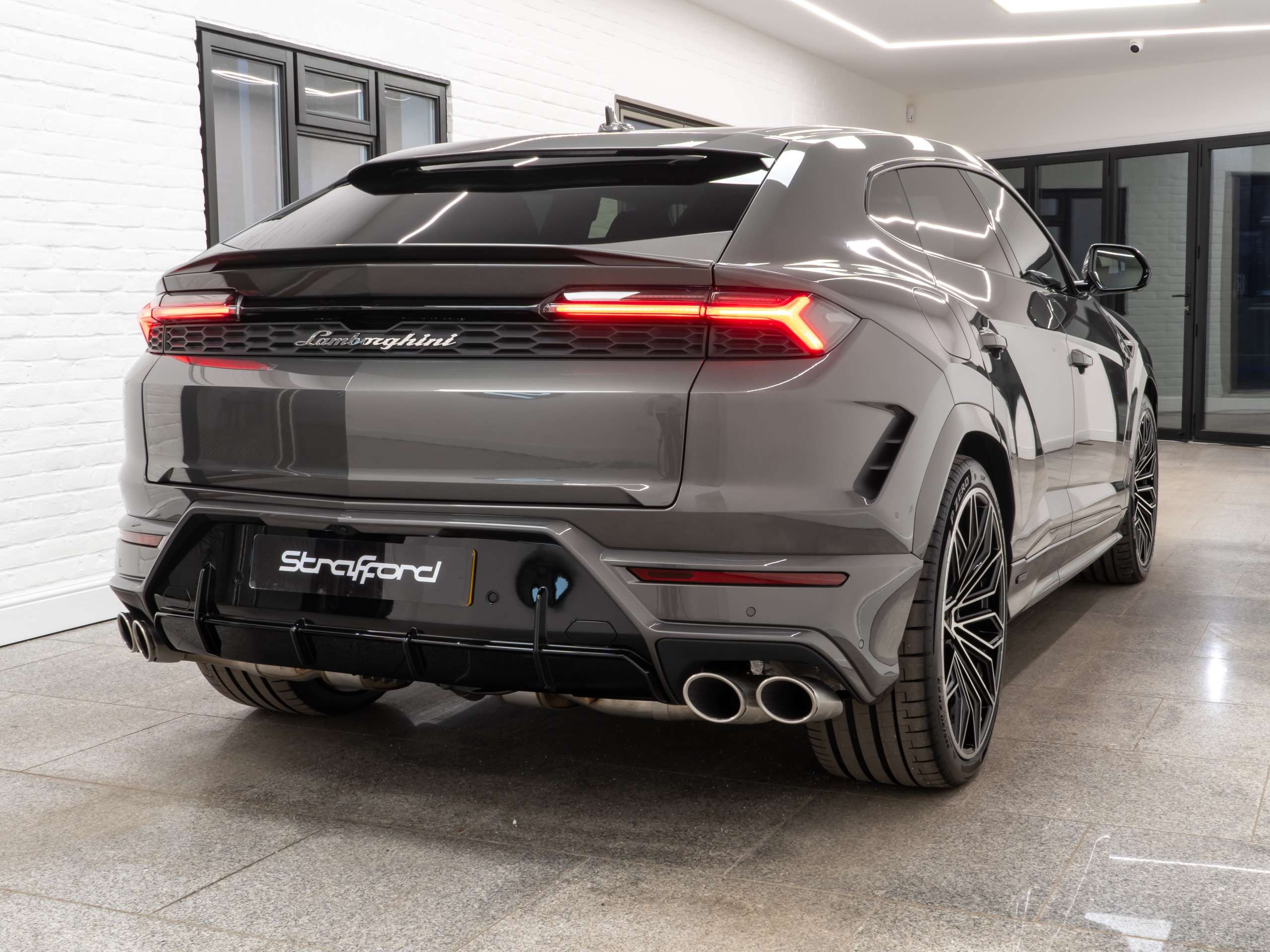 A 2026 LAMBORGHINI URUS 4.0 V8 BiTurbo 25.9kWh SE Auto 4WD Euro 6 5dr A 2026 LAMBORGHINI URUS 4.0 V8 BiTurbo 25.9kWh SE Auto 4WD Euro 6 5dr