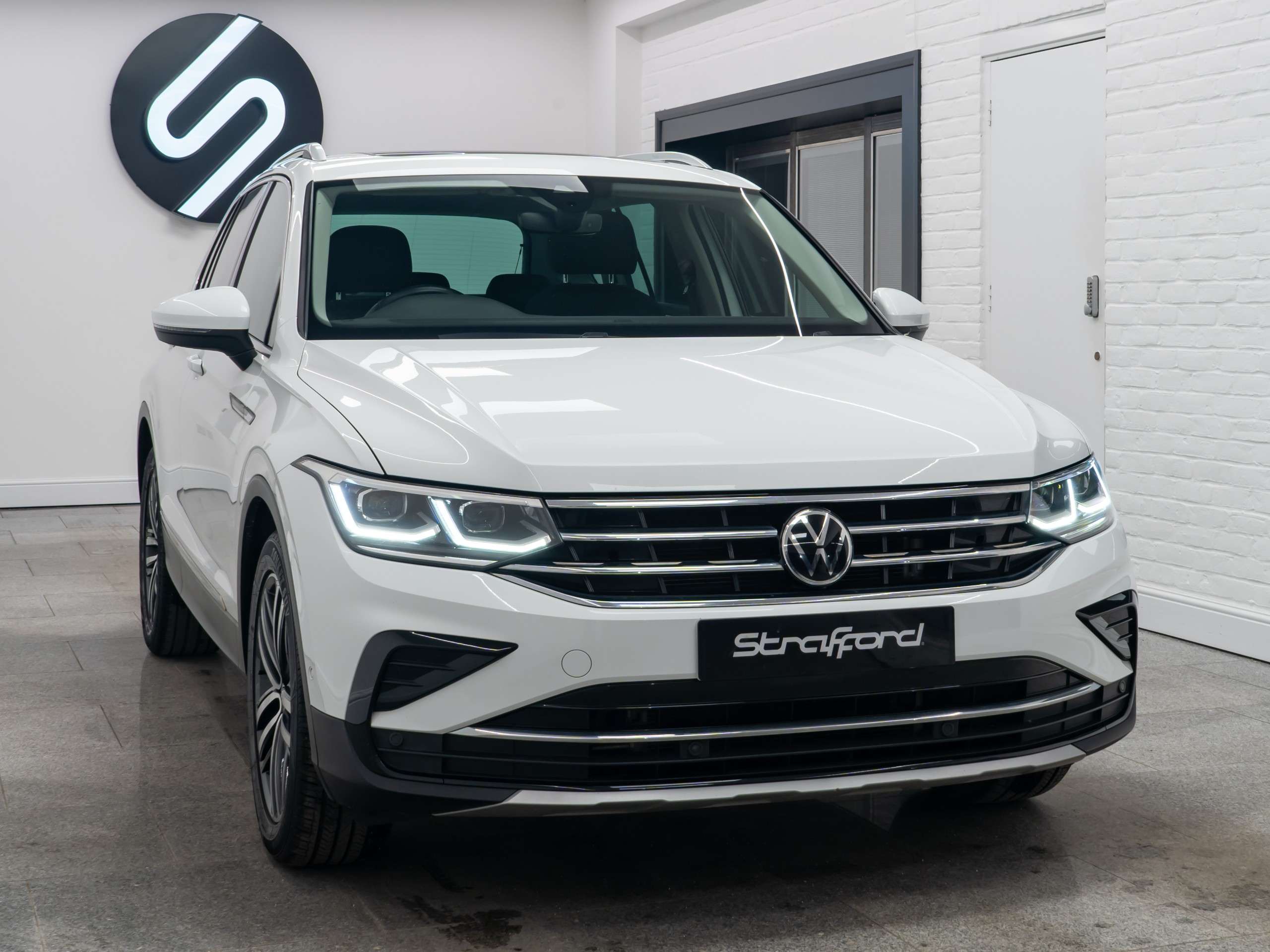 A 2020 VOLKSWAGEN TIGUAN 1.5 TSI Elegance SUV 5dr Petrol DSG Euro 6 (s/s) (150 ps) A 2020 VOLKSWAGEN TIGUAN 1.5 TSI Elegance SUV 5dr Petrol DSG Euro 6 (s/s) (150 ps)