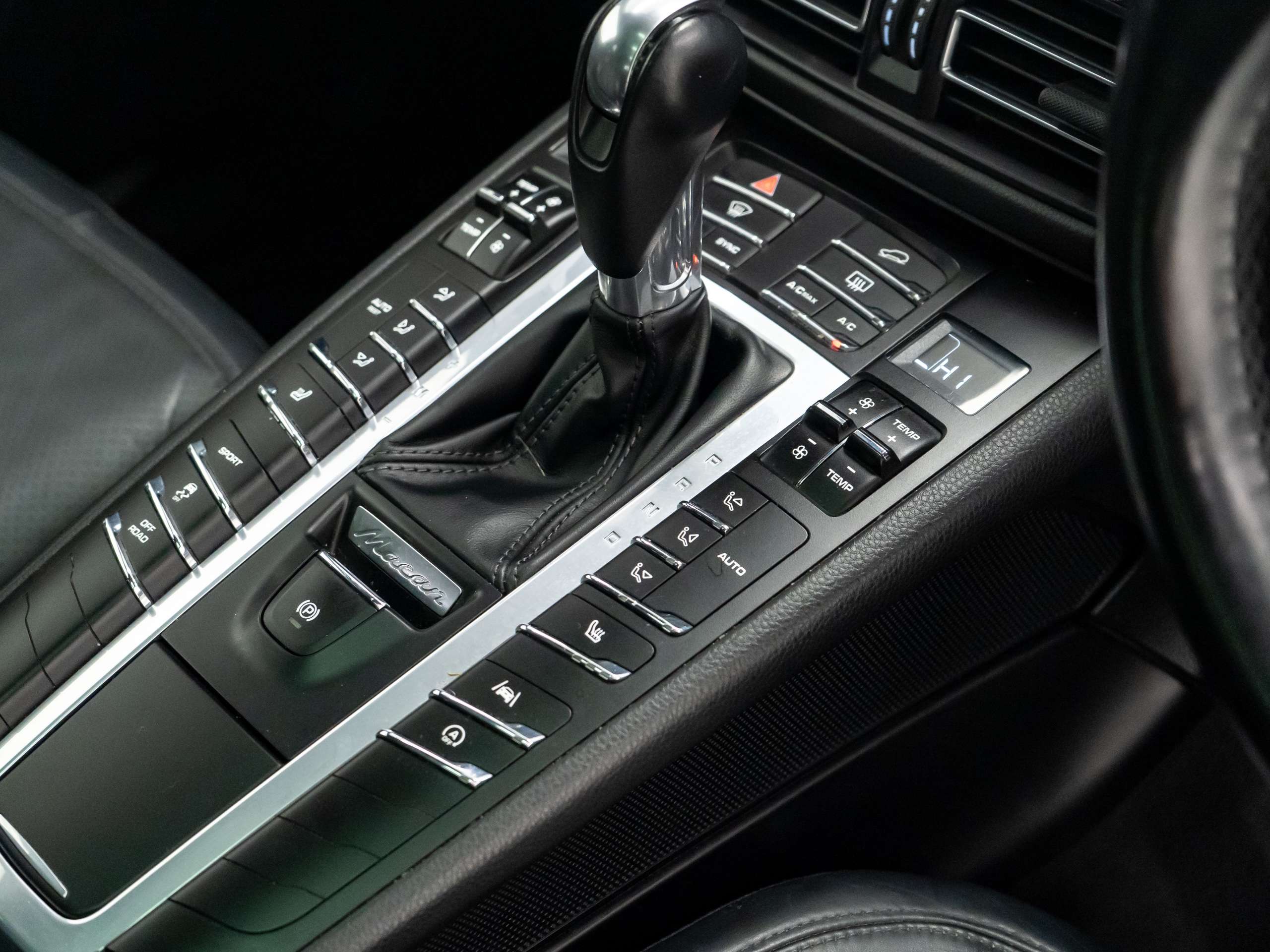 2019 PORSCHE MACAN 2019 PORSCHE MACAN