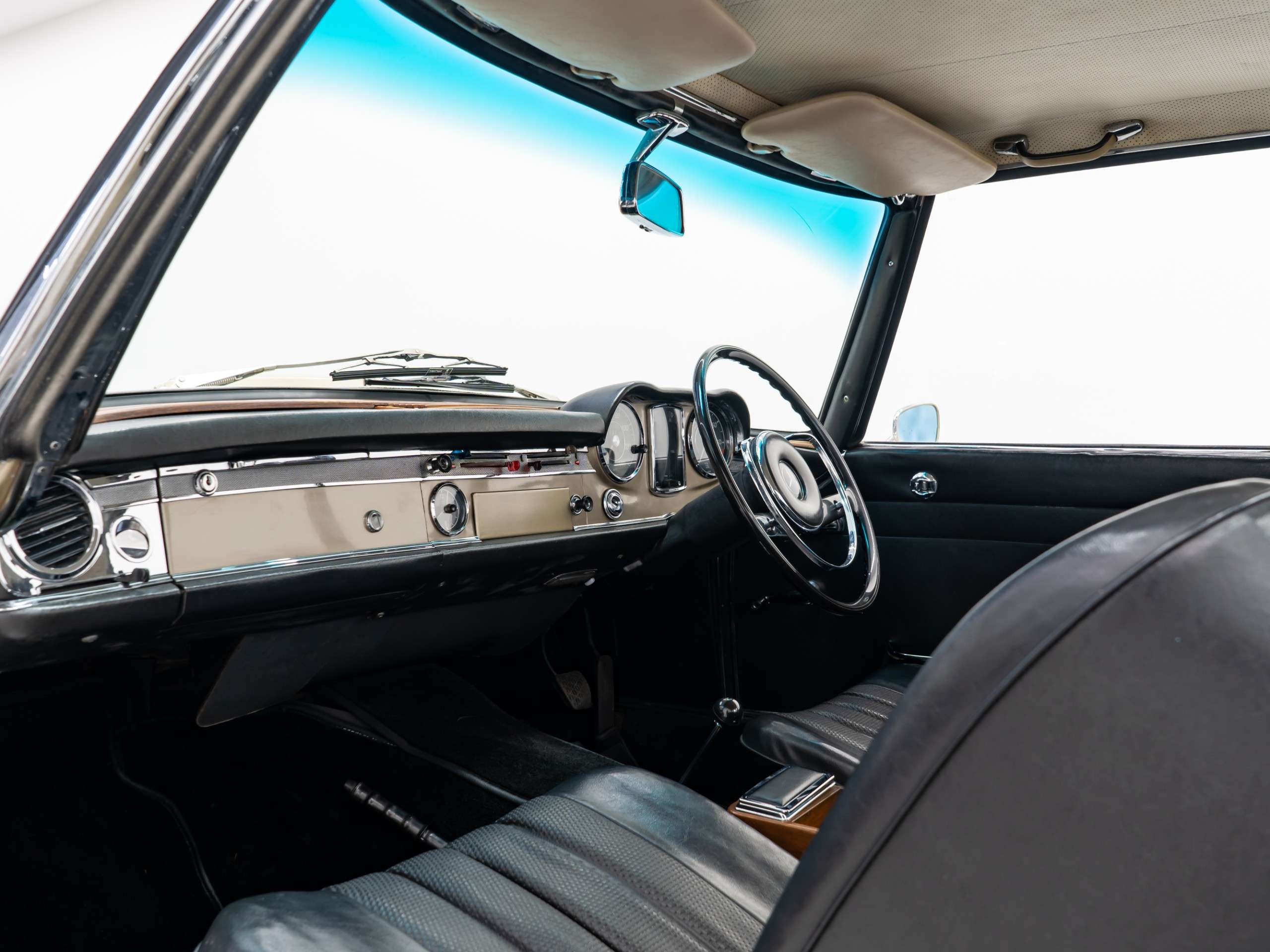 1967 MERCEDES-BENZ 250 1967 MERCEDES-BENZ 250