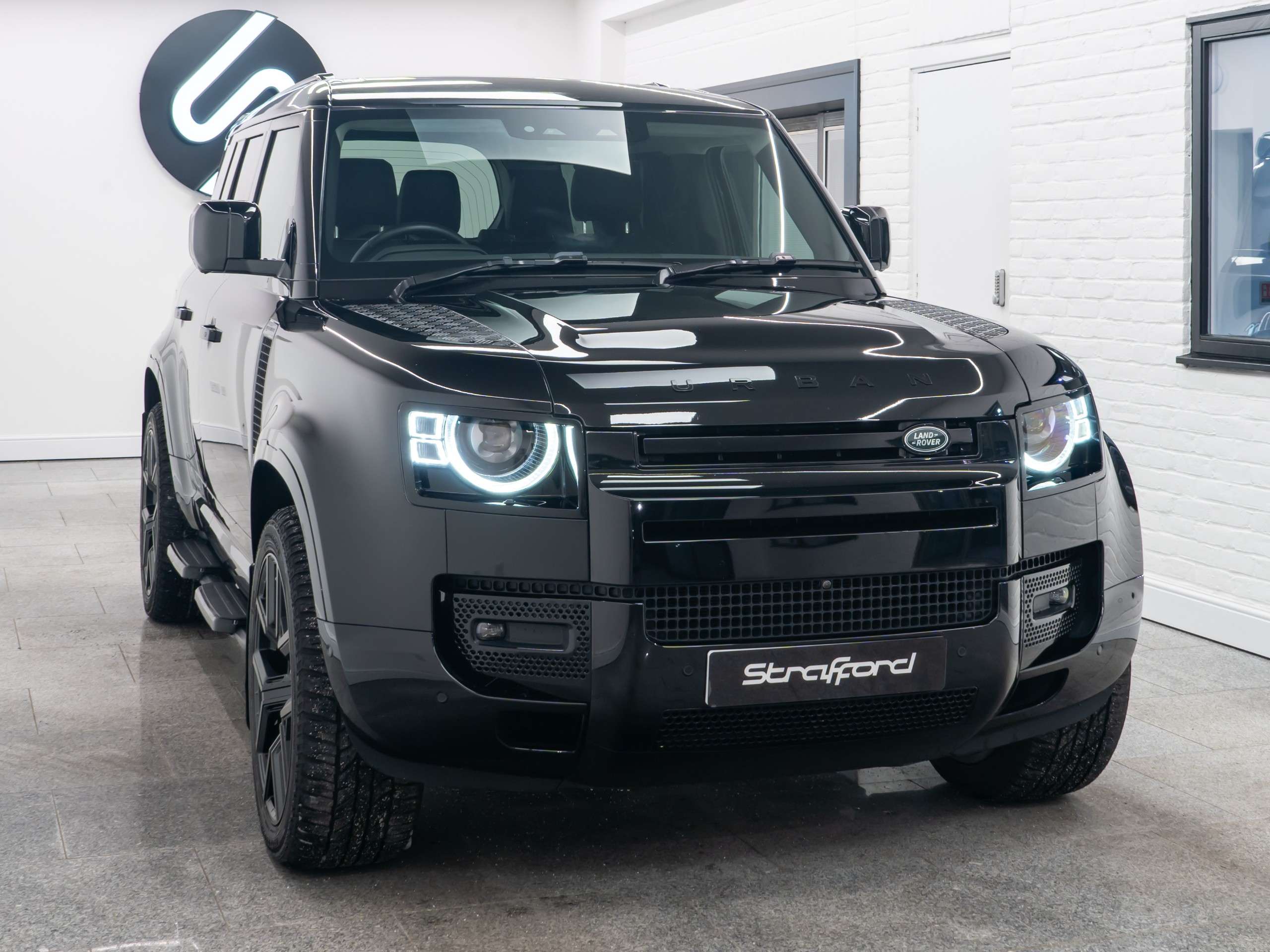 A 2024 LAND ROVER DEFENDER 110 3.0 D250 MHEV XS Edition SUV 5dr Diesel Auto 4WD Euro 6 (s/s) (250 ps) A 2024 LAND ROVER DEFENDER 110 3.0 D250 MHEV XS Edition SUV 5dr Diesel Auto 4WD Euro 6 (s/s) (250 ps)