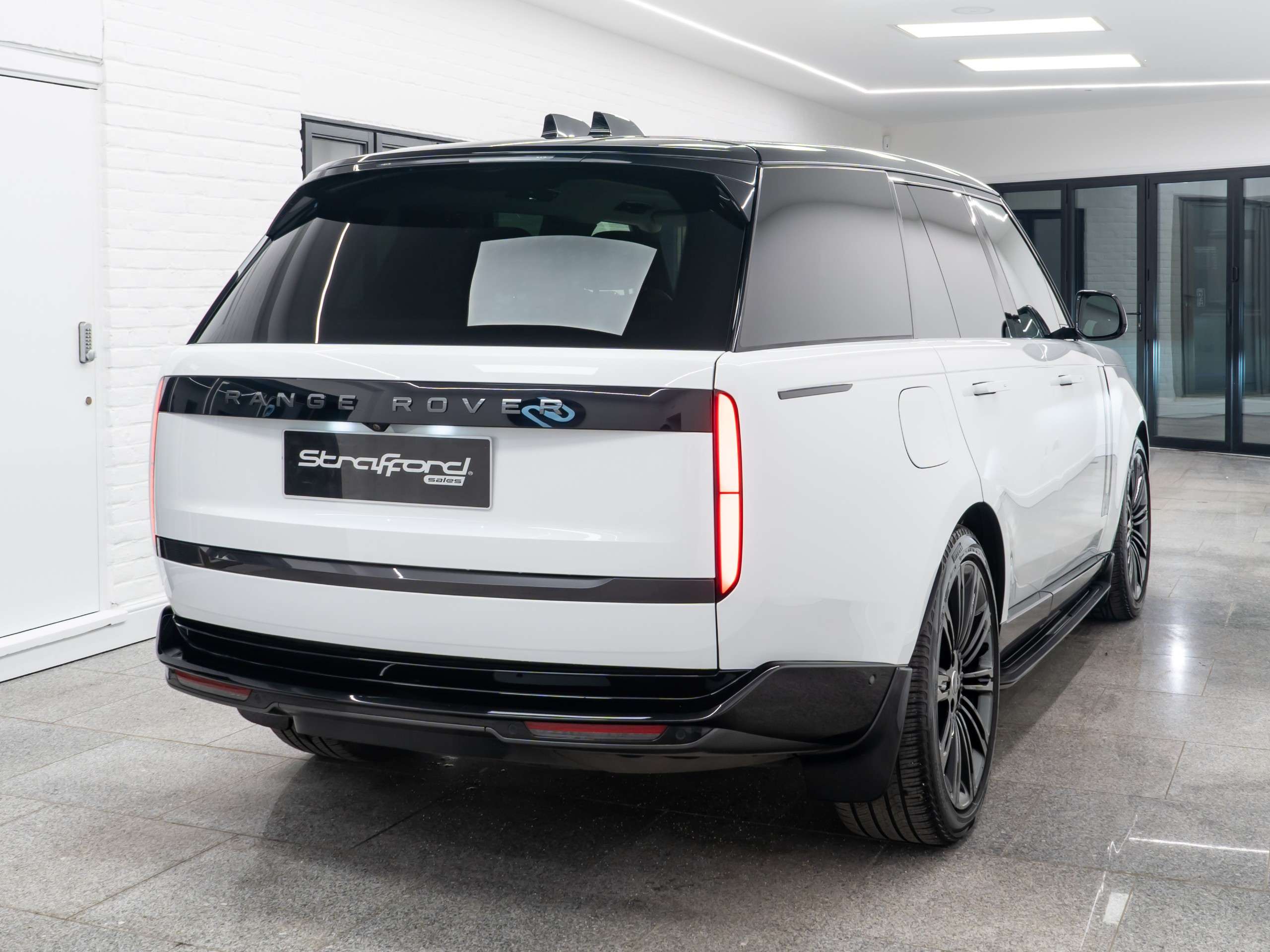 A 2024 LAND ROVER RANGE ROVER 3.0 D300 MHEV SE SUV 5dr Diesel Auto 4WD Euro 6 (s/s) (300 ps) A 2024 LAND ROVER RANGE ROVER 3.0 D300 MHEV SE SUV 5dr Diesel Auto 4WD Euro 6 (s/s) (300 ps)