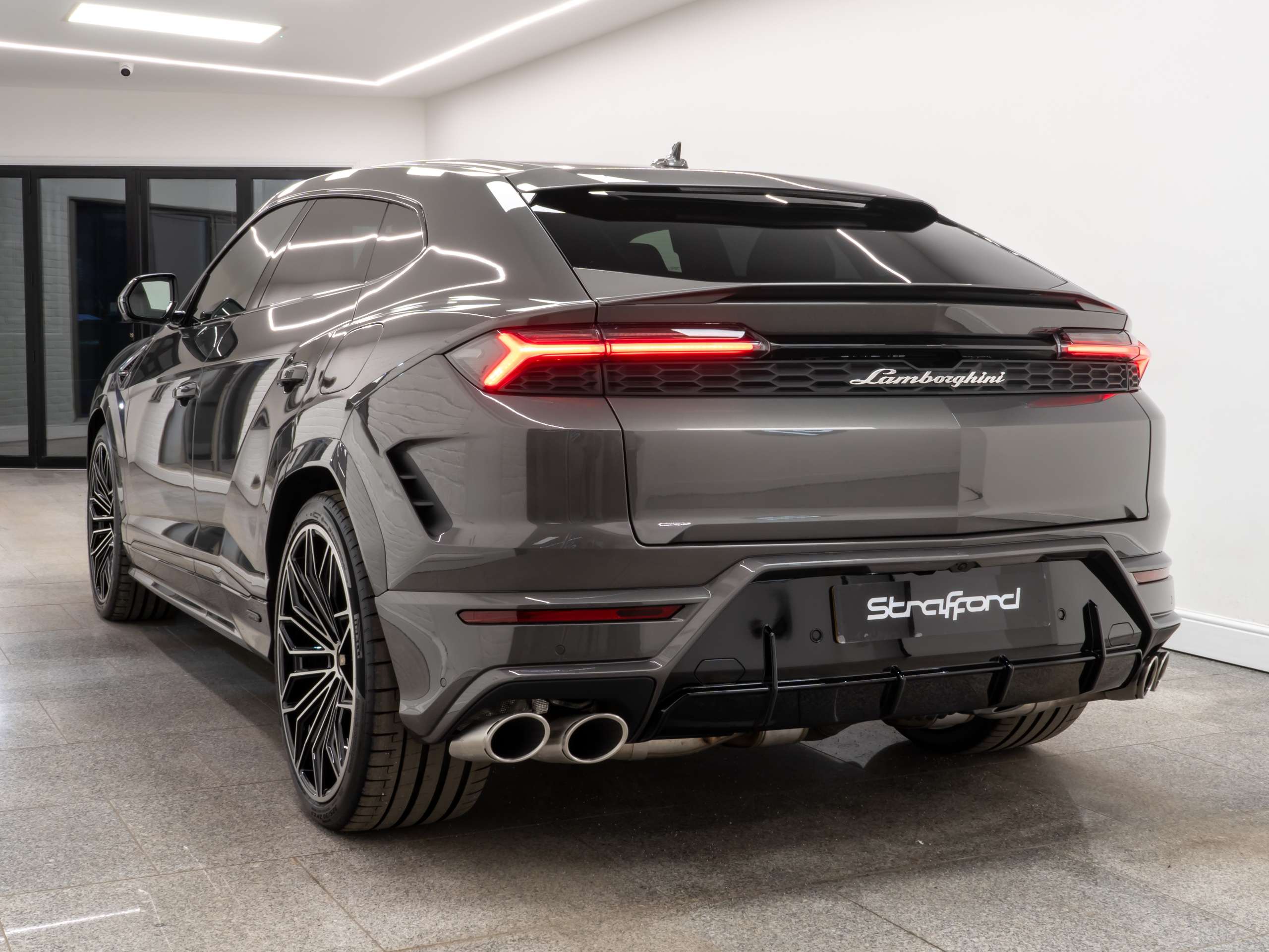 A 2026 LAMBORGHINI URUS 4.0 V8 BiTurbo 25.9kWh SE Auto 4WD Euro 6 5dr A 2026 LAMBORGHINI URUS 4.0 V8 BiTurbo 25.9kWh SE Auto 4WD Euro 6 5dr