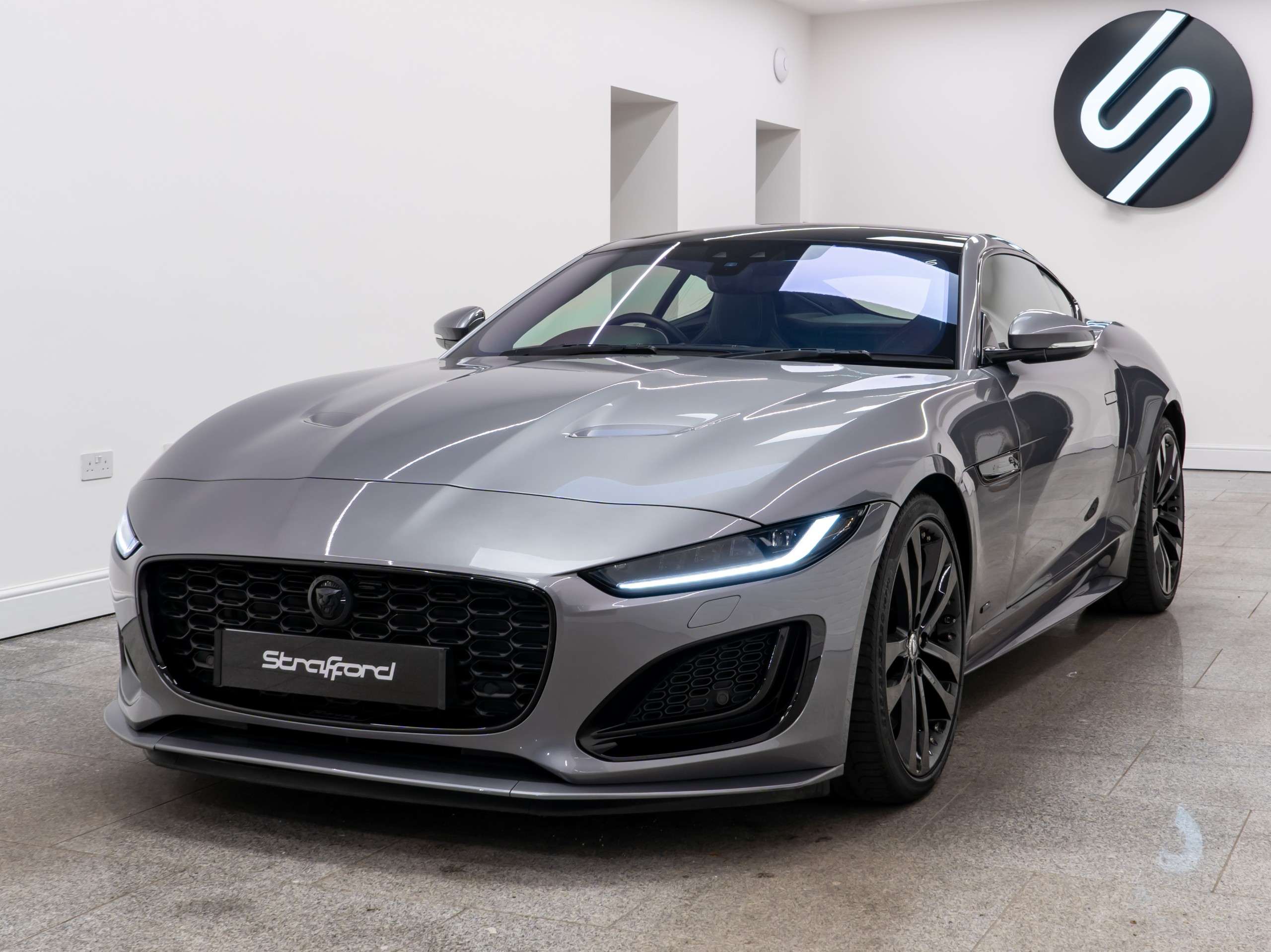 A 2023 JAGUAR F-TYPE 5.0 V8 75 Coupe 2dr Petrol Auto AWD Euro 6 (s/s) (450 ps) A 2023 JAGUAR F-TYPE 5.0 V8 75 Coupe 2dr Petrol Auto AWD Euro 6 (s/s) (450 ps)