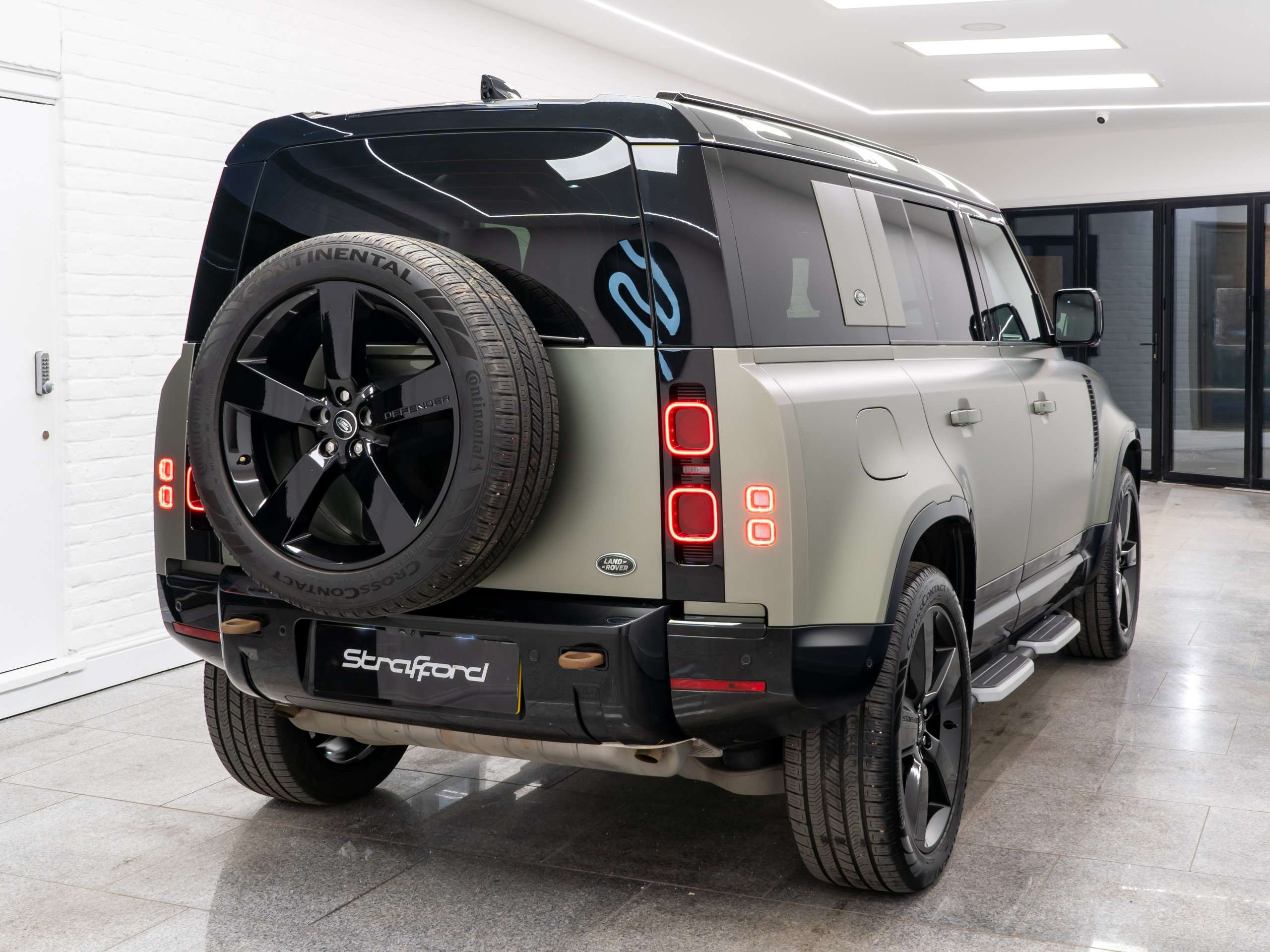 A 2023 LAND ROVER DEFENDER 110 2.0 P400e 15.4kWh X-Dynamic HSE SUV 5dr Petrol Plug-in Hybrid Auto 4WD Euro 6 (s/s) (404 ps) A 2023 LAND ROVER DEFENDER 110 2.0 P400e 15.4kWh X-Dynamic HSE SUV 5dr Petrol Plug-in Hybrid Auto 4WD Euro 6 (s/s) (404 ps)