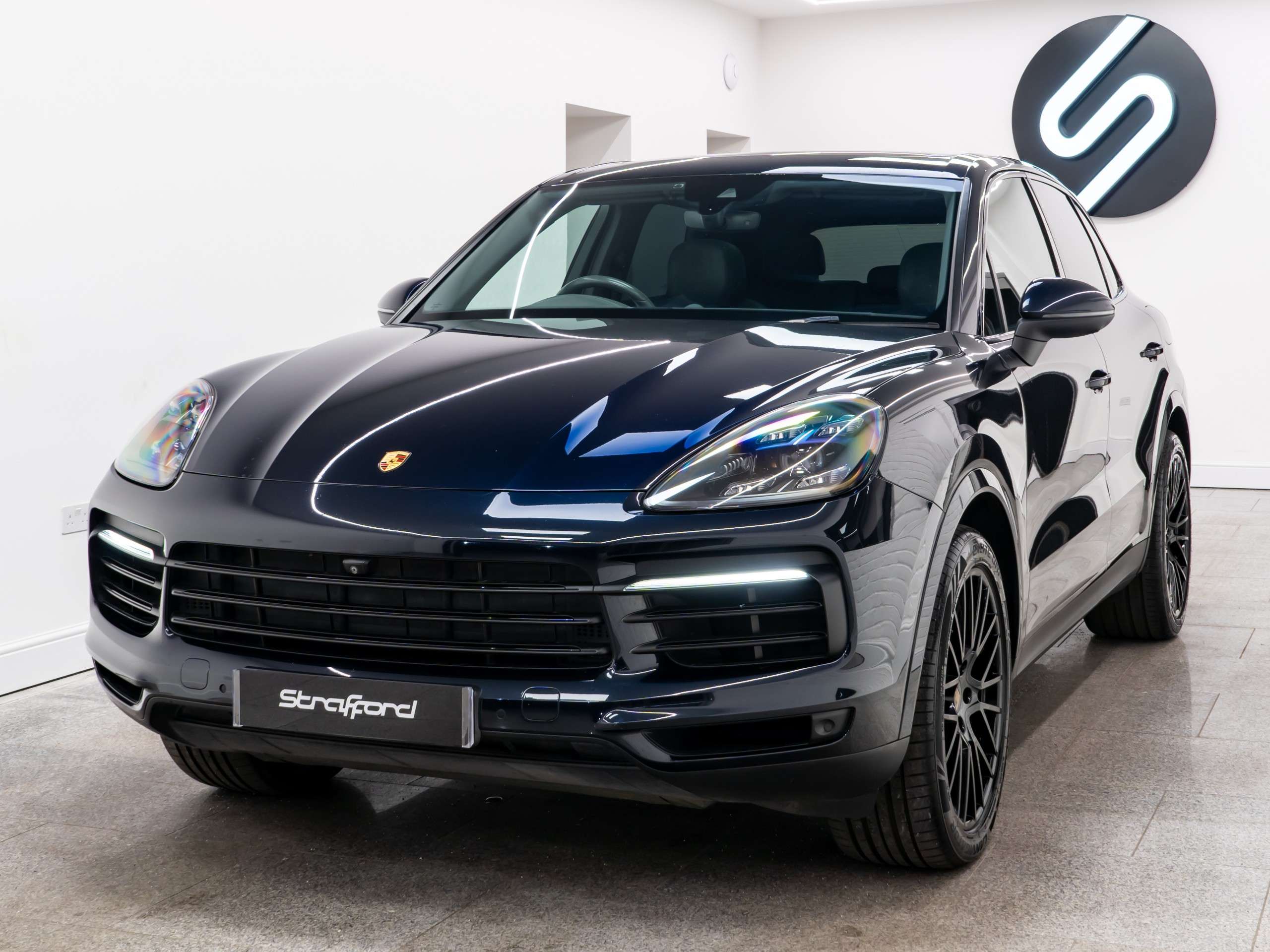 A 2018 PORSCHE CAYENNE 3.0 V6 E-Hybrid 14kWh SUV 5dr Petrol Plug-in Hybrid TiptronicS 4WD Euro 6 (s/s) (462 ps) A 2018 PORSCHE CAYENNE 3.0 V6 E-Hybrid 14kWh SUV 5dr Petrol Plug-in Hybrid TiptronicS 4WD Euro 6 (s/s) (462 ps)